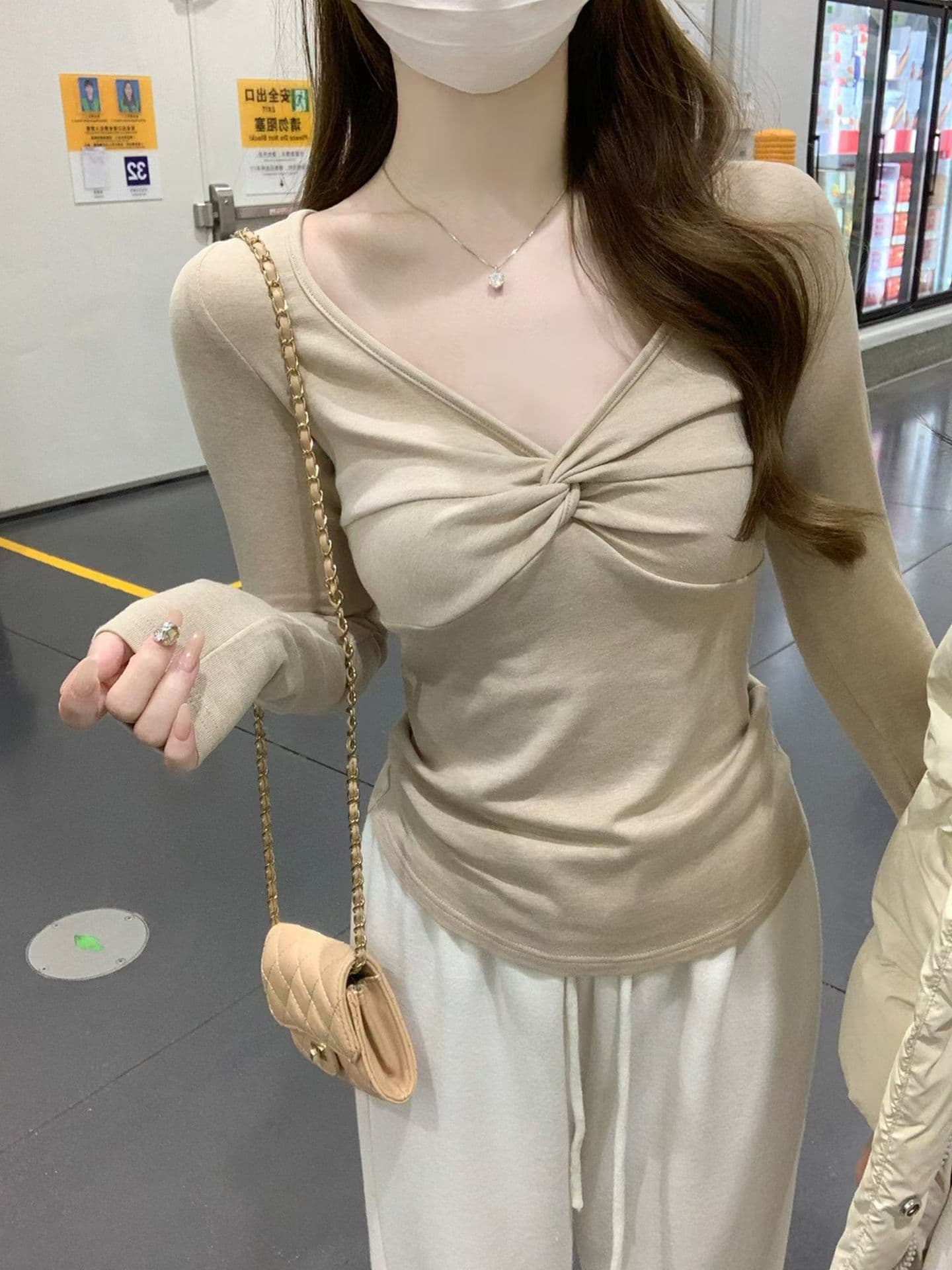 순수한 욕망 비틀림 V넥 십자가 섹시함 맨위 여성 가을 몸매 가꾸기 슬림해 보이는 주름 인사이드 가져 가라. 품격 티셔츠 이미지 4
