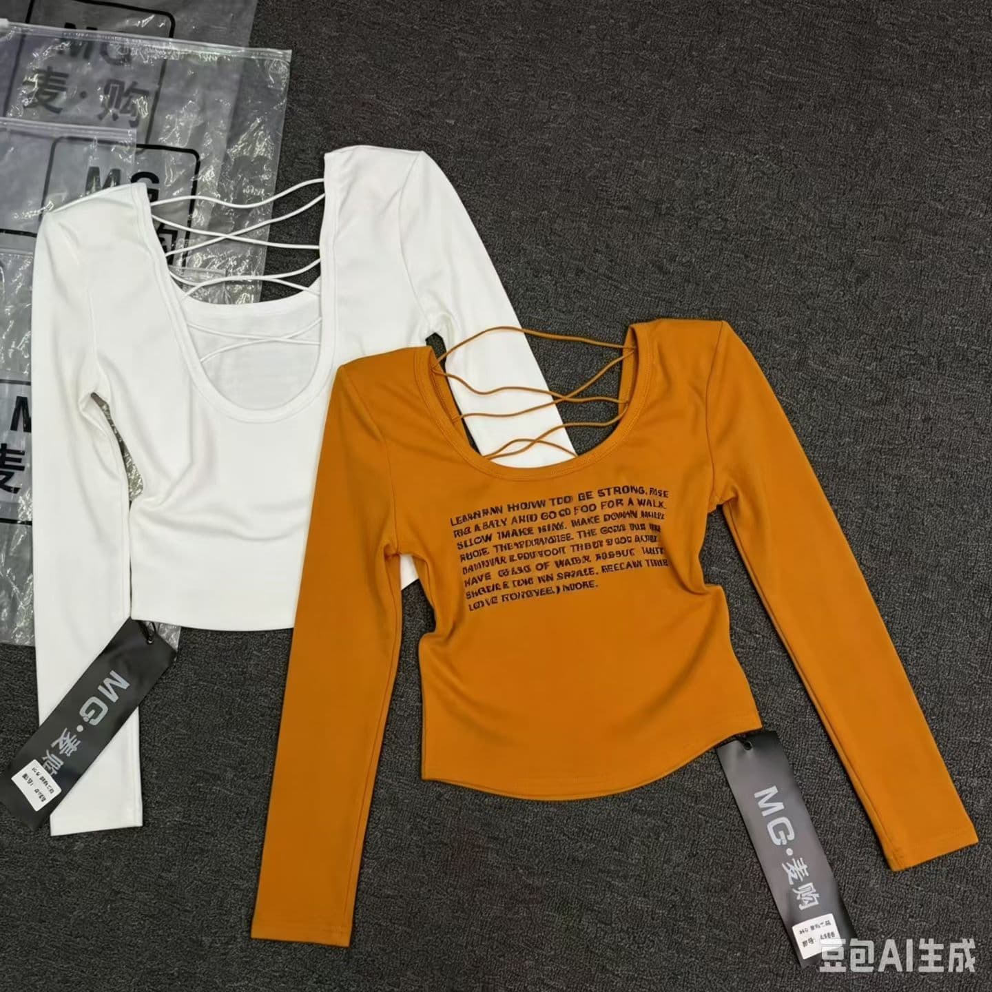 열세 개 2026 새로운 패션 다용도 알파벳 프린트 광장 칼라 백리스 긴팔 티셔츠 몸매 가꾸기 슬림해 보이는 맨위 상세 이미지 7
