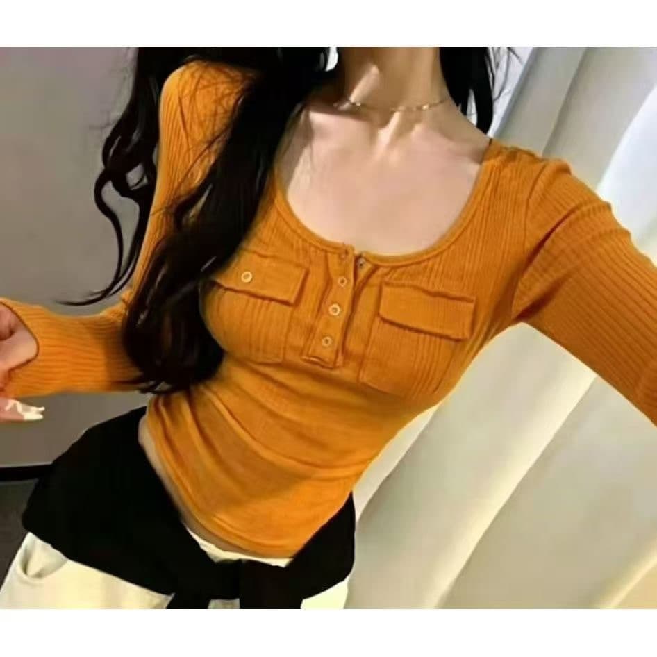 2026 가을 새로운 한국 스타일 품격 u 칼라 단추 긴팔 티셔츠 여성 몸매 가꾸기 슬림해 보이는 맨위 트렌디 이미지 5