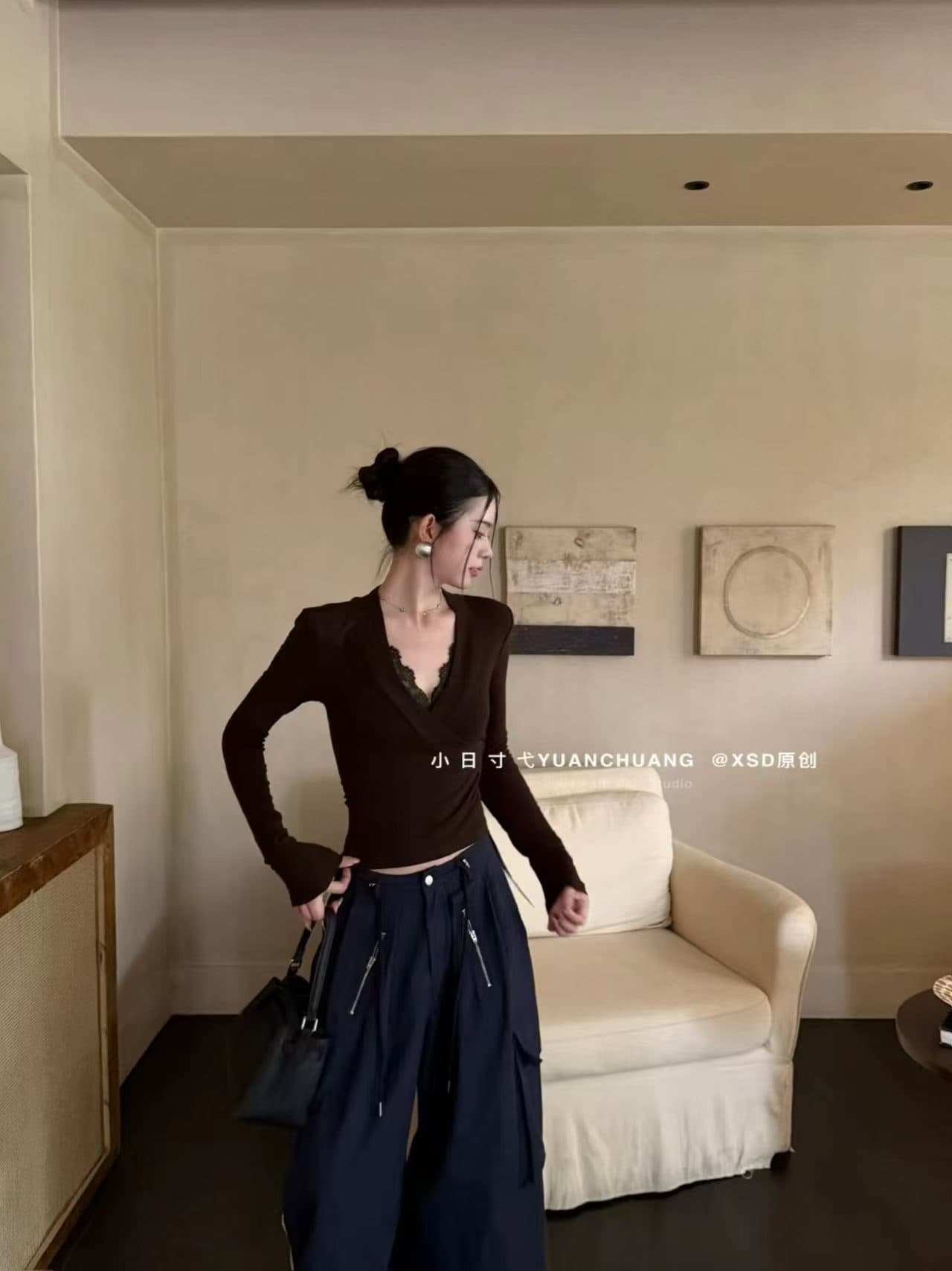 열세 개 2026 한국 스타일 가을 새로운 순수한 욕망 슬림해 보이는 패치워크 레이스 디자인 센스 V넥 긴팔 티셔츠 맨위 여성 상세 이미지 13