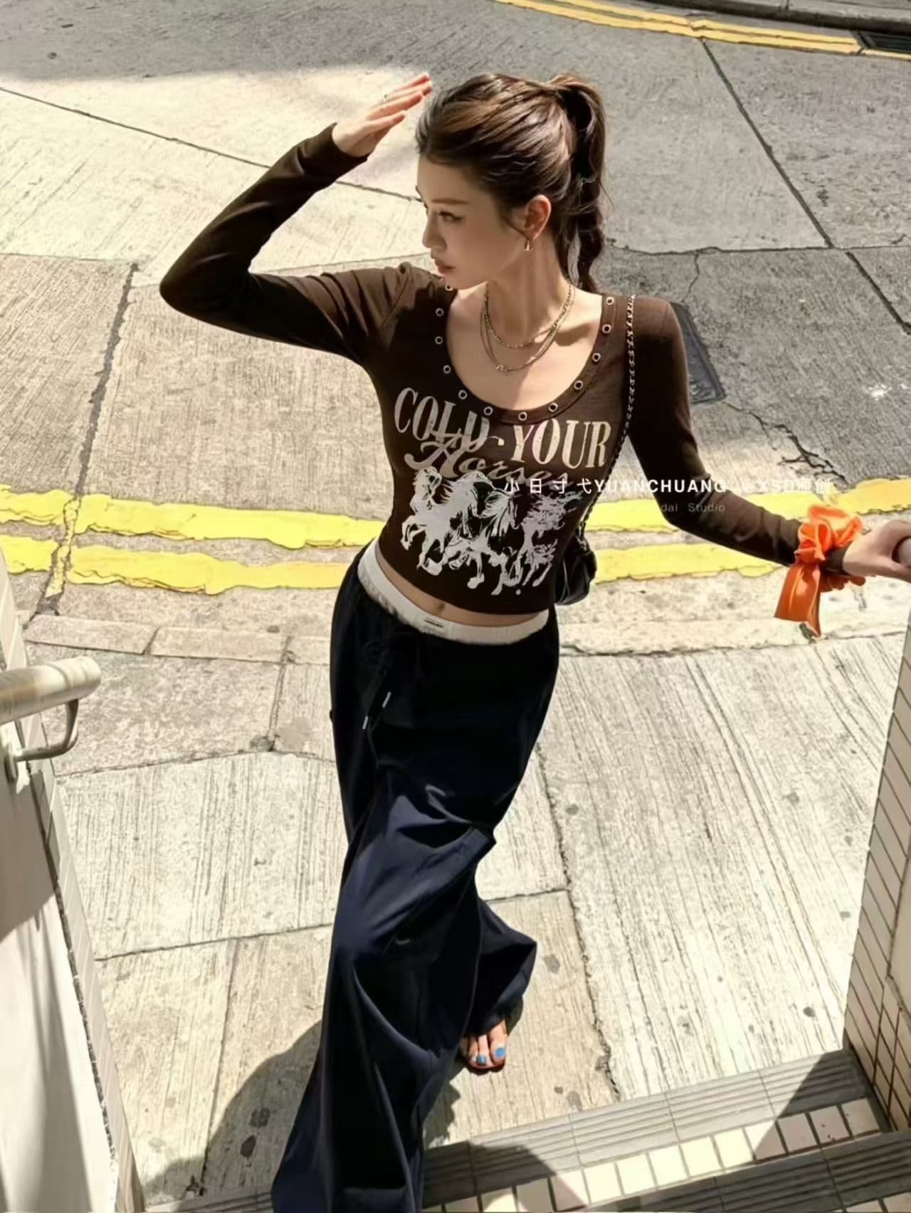 2026 이른 가을 새로운 u 칼라 버드 나무 못 패션 다용도 긴팔 티셔츠 맨위 여성 상세 이미지 3