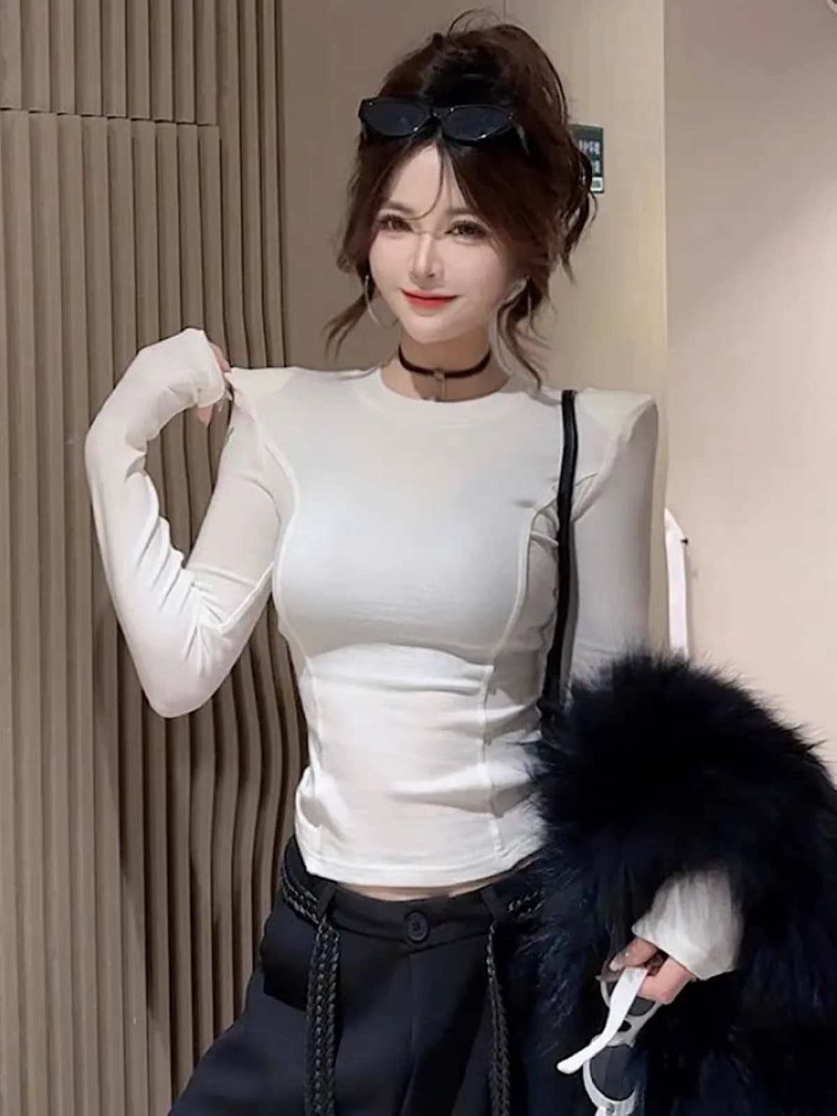 핫걸 바람 디자인 센스 뒤로 망사 패치워크 맨위 이른 가을 신제품 패션 슬림해 보이는 다용도 라운드 넥 티셔츠 여성 의류 이미지 4