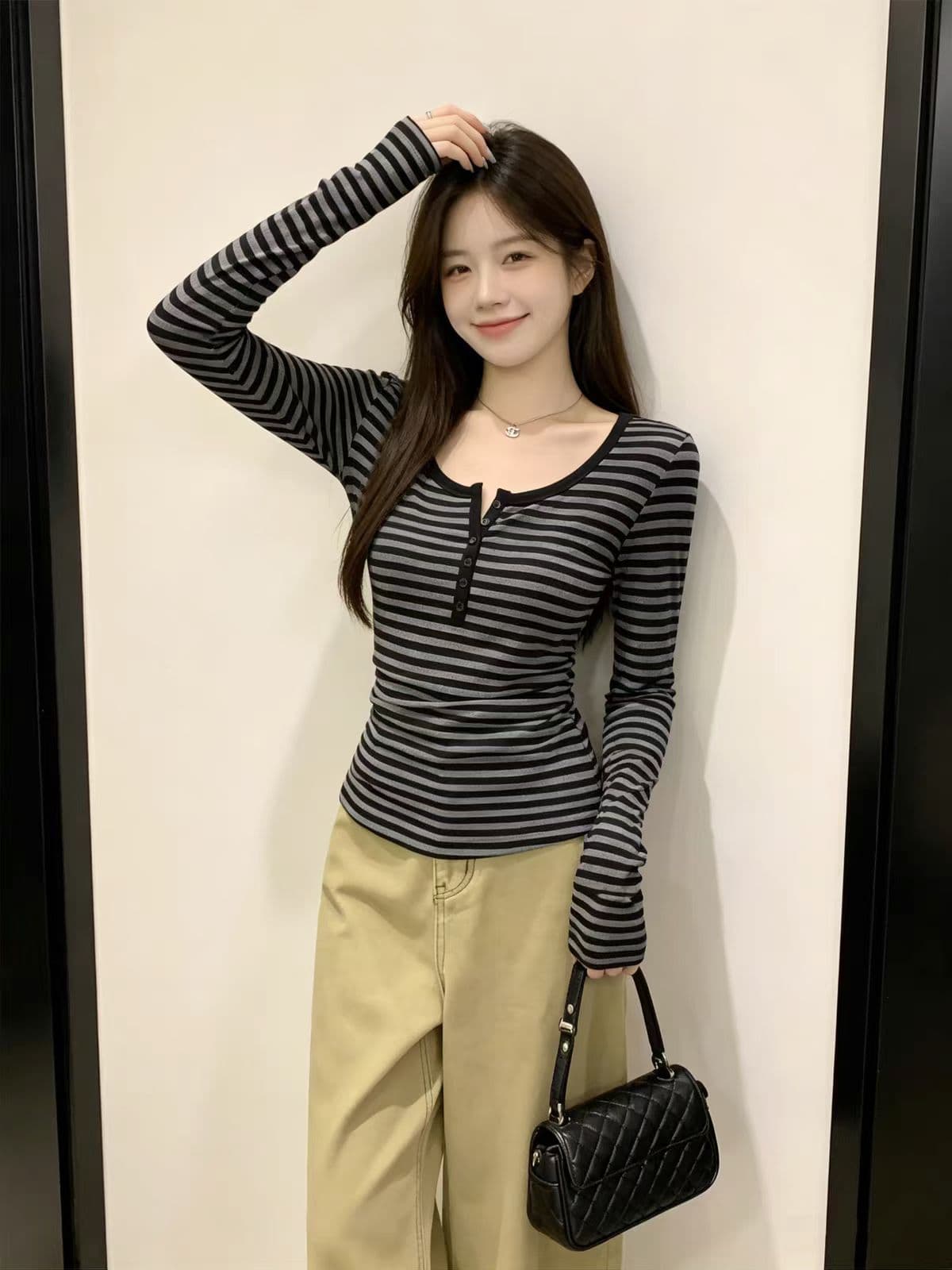 조기 가을 한국 스타일 배색 스트라이프 단추 광장 칼라 몸매 가꾸기 슬림해 보이는 다용도 긴팔 티셔츠 맨위 여성