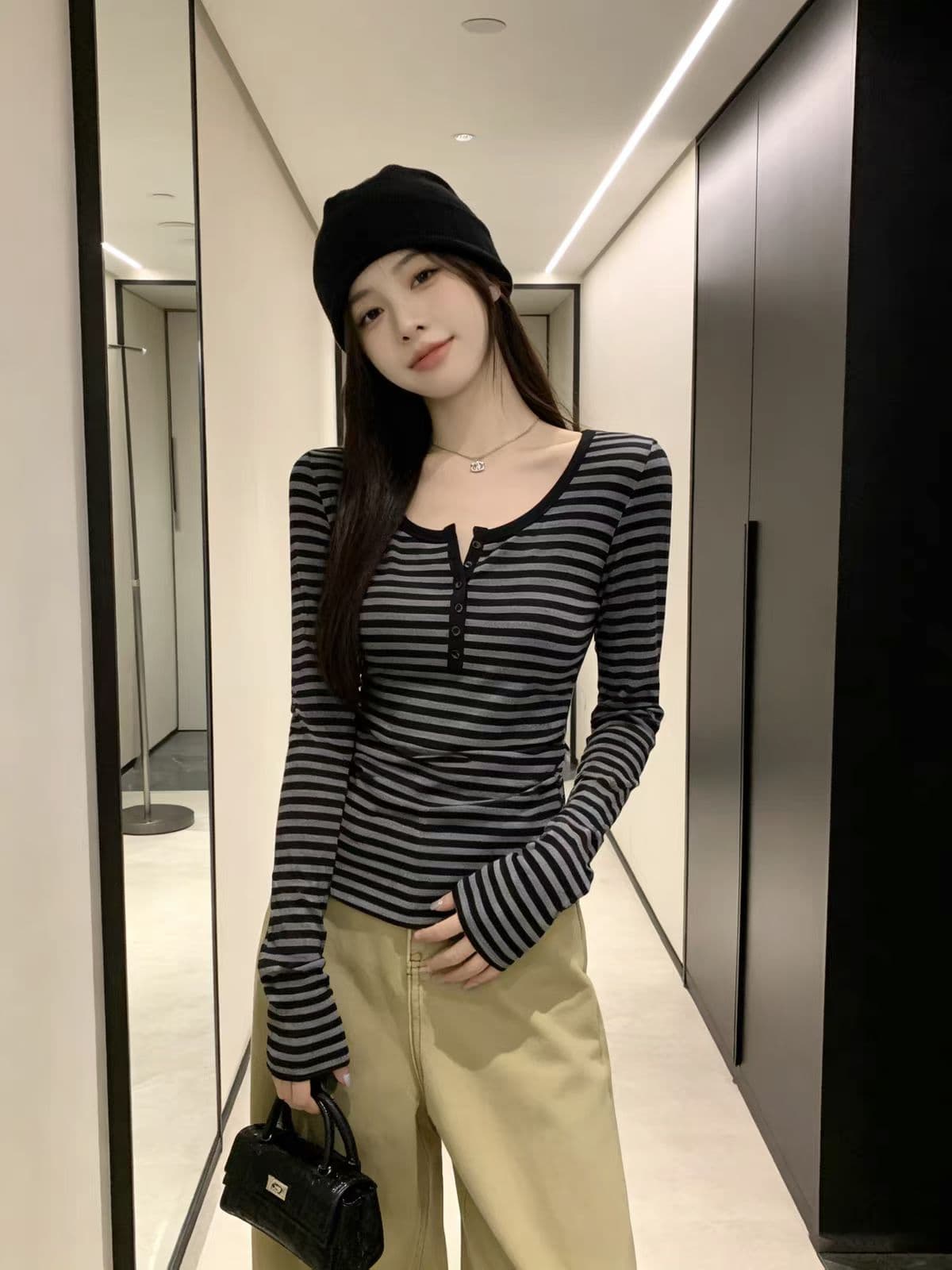 조기 가을 한국 스타일 배색 스트라이프 단추 광장 칼라 몸매 가꾸기 슬림해 보이는 다용도 긴팔 티셔츠 맨위 여성 상세 이미지 3