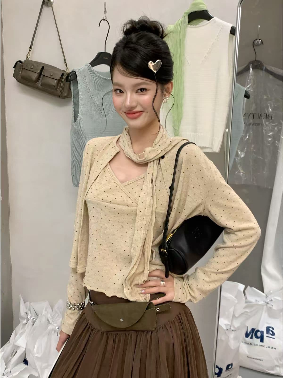 2026 가을 켜기 새로운 한 부서 이른 가을 장난기 넘치는 도트 무늬 부드러운 찹쌀 조끼 오픈 가디건 두 조각 세트 조립 리본