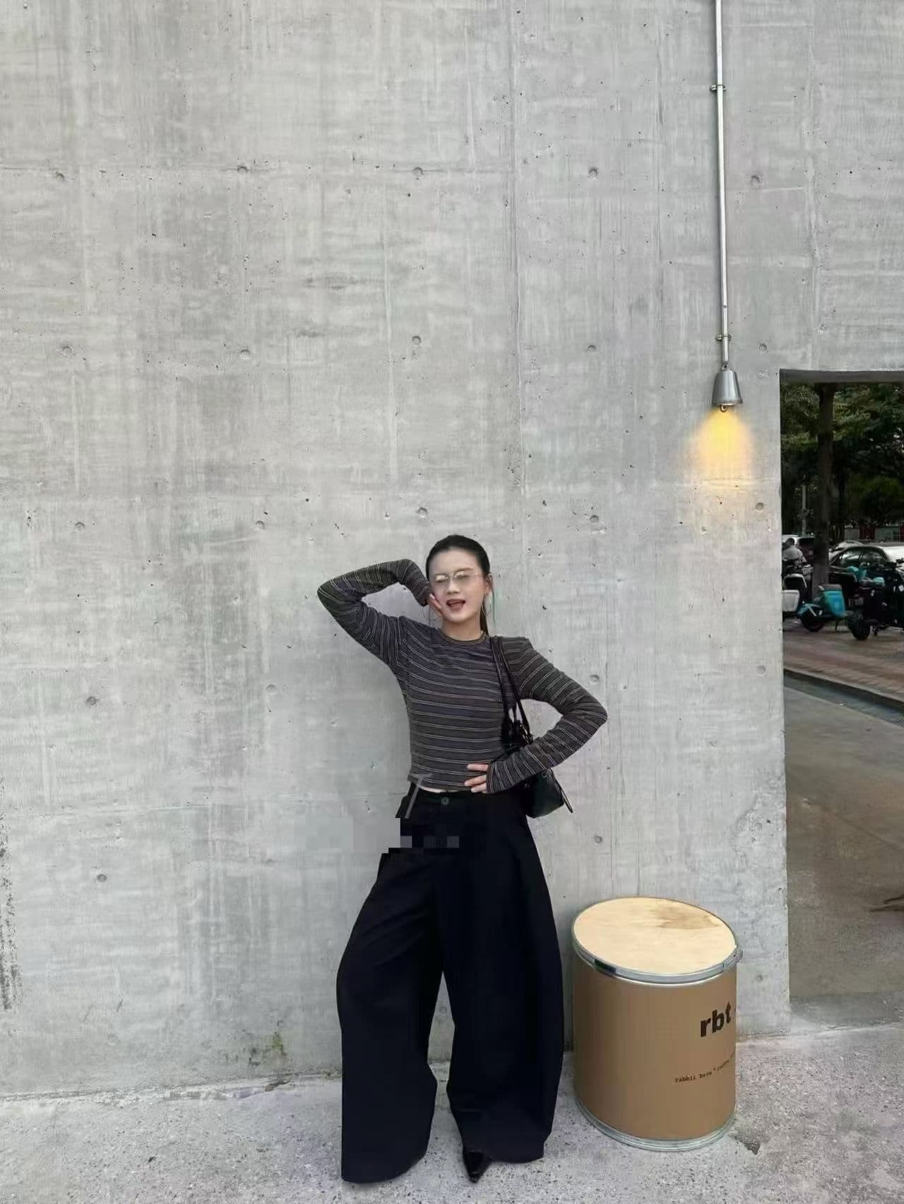 2026 이른 가을 새로운 스트라이프 라운드 넥 긴팔 티셔츠 기본 셔츠 맨위 여성 이미지 2