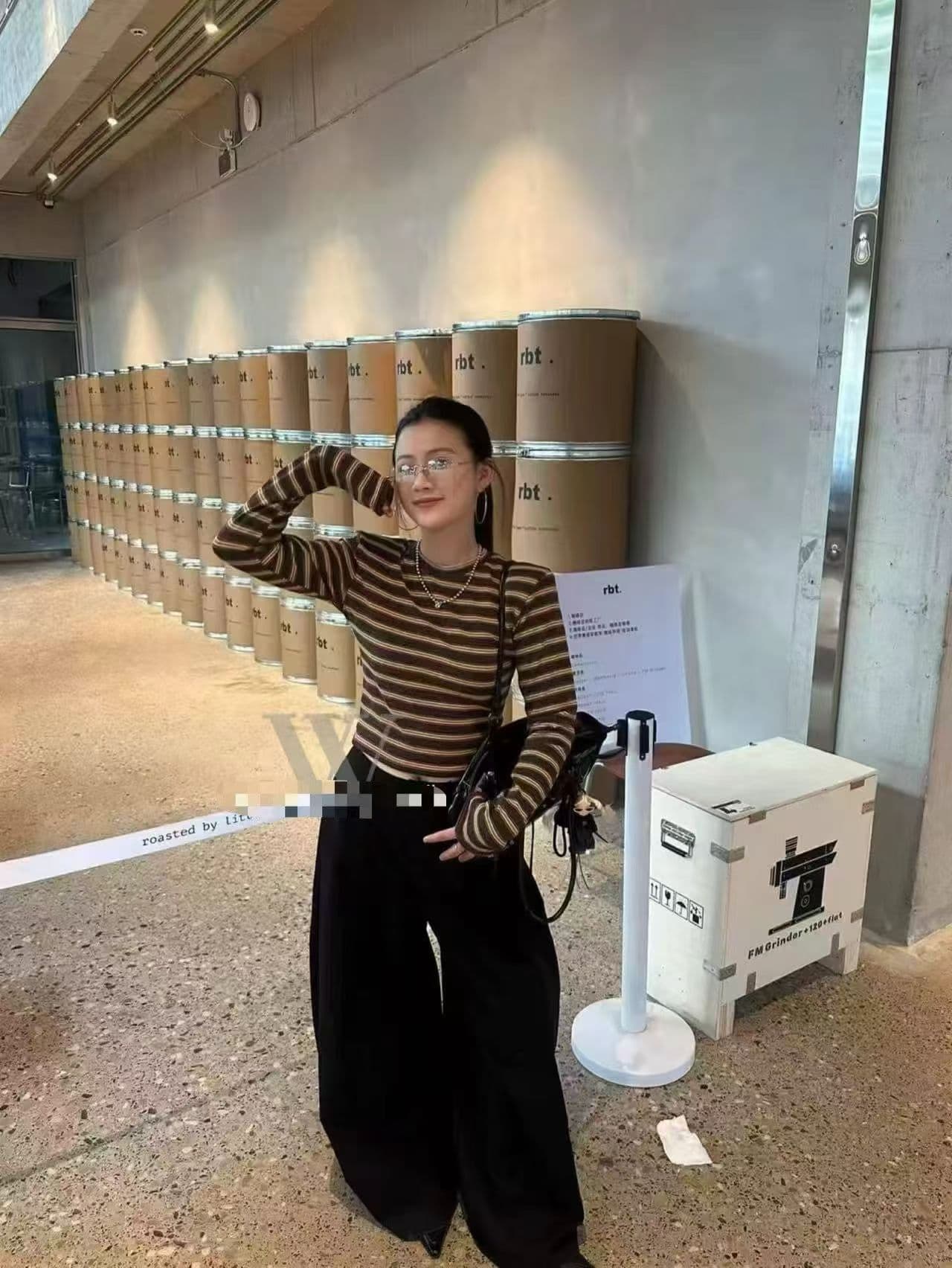 2026 이른 가을 새로운 스트라이프 라운드 넥 긴팔 티셔츠 기본 셔츠 맨위 여성 상세 이미지 1