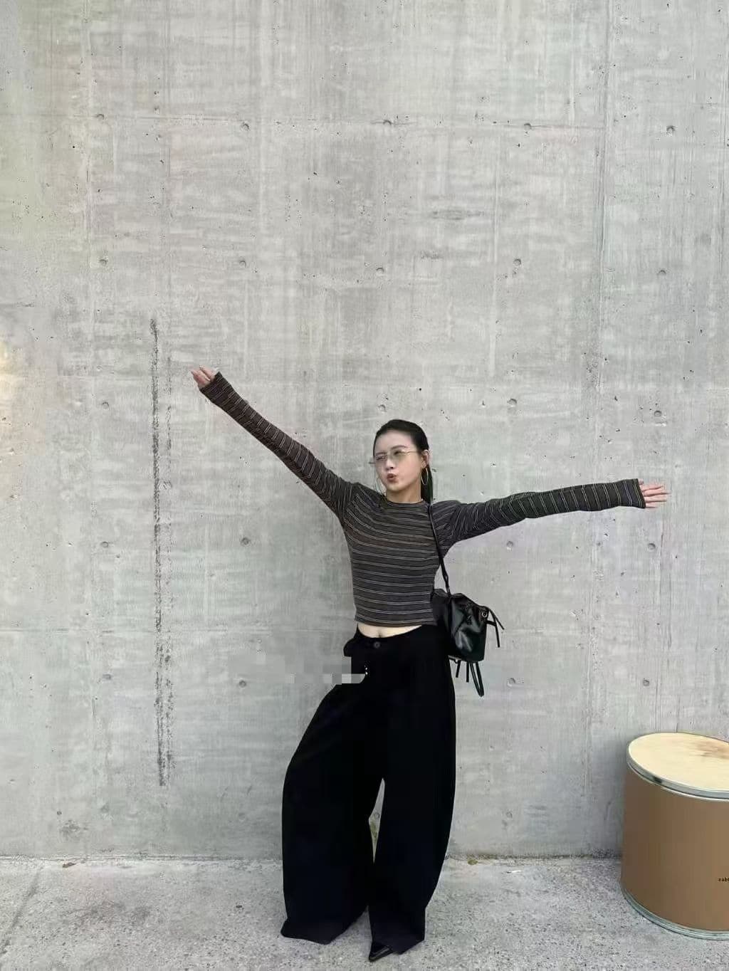 2026 이른 가을 새로운 스트라이프 라운드 넥 긴팔 티셔츠 기본 셔츠 맨위 여성 상세 이미지 2