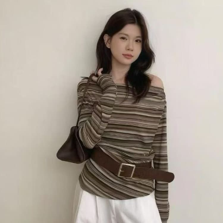 한 부서 패션 다용도 스트라이프 오프숄더 티셔츠 여성 가을 2026 새로운 루즈핏 슬림해 보이는 맨위 벨트 포함