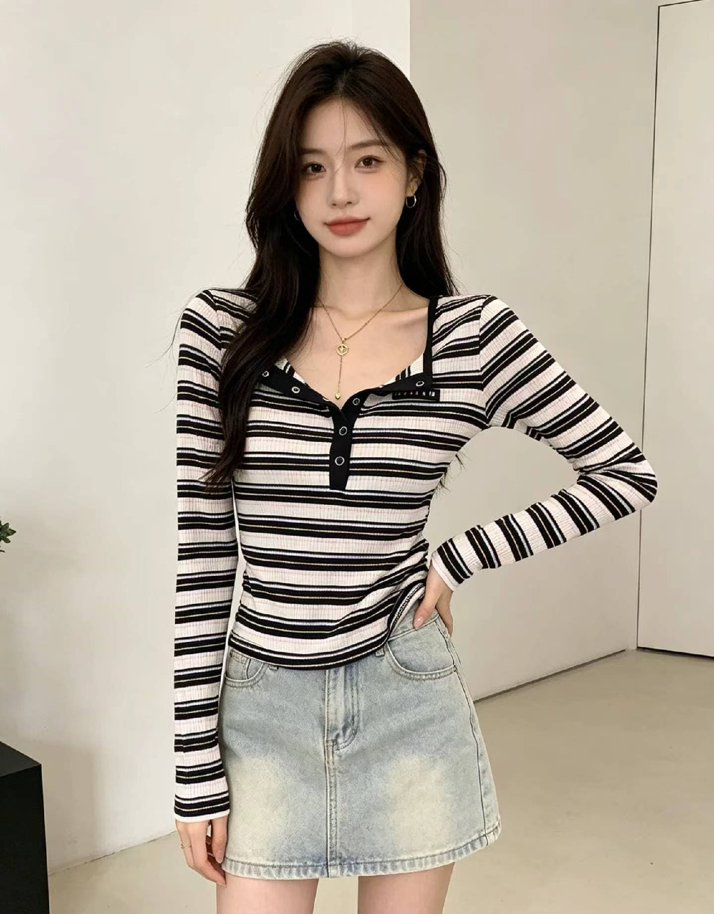 한국 스타일 가을 새로운 레트로 스트라이프 긴팔 티셔츠 여성 반 개방 칼라 몸매 가꾸기 슬림해 보이는 다용도 맨위 여성 상세 이미지 3