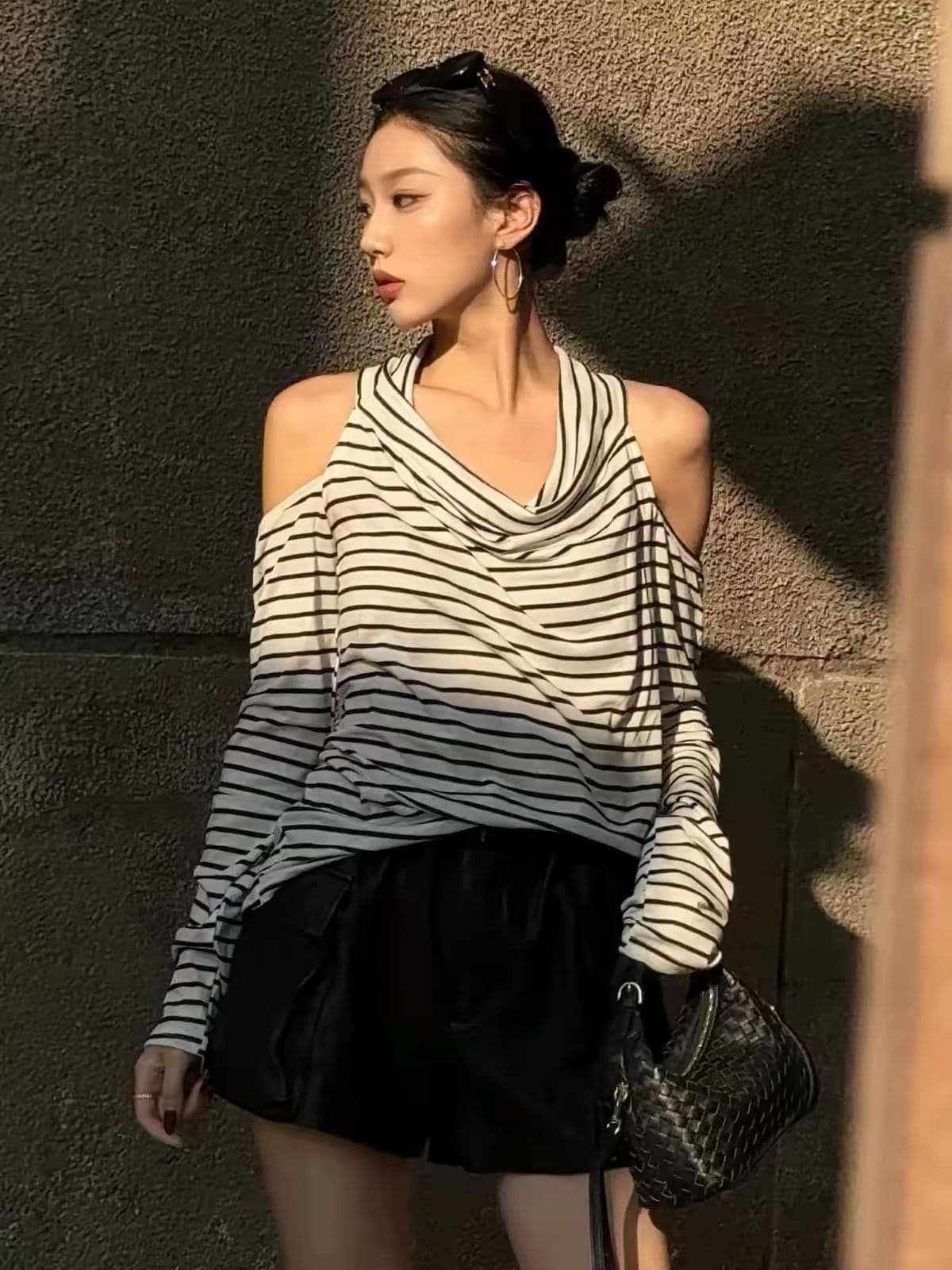 한 부서 행침 목 칼라 오프숄더 스트라이프 긴팔 티셔츠 여성 2026 이른 가을 디자인 센스 패션 출퇴근 품격 맨위 트렌디 상세 이미지 1