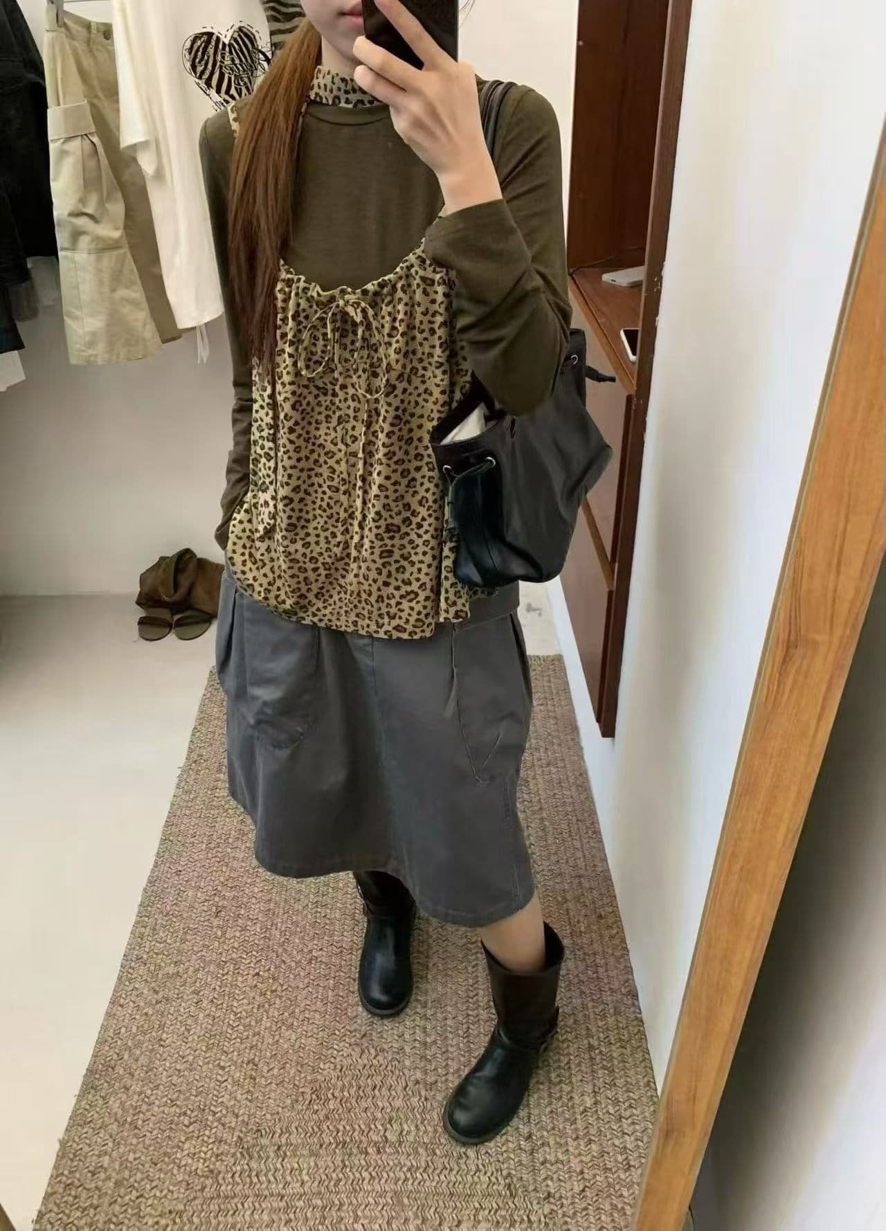 레트로 레오파드 무늬 캐미솔 단색 긴팔 티셔츠 여성 투피스 슈트 가을 작은 키 다용도 슬림해 보이는 맨위 상세 이미지 4