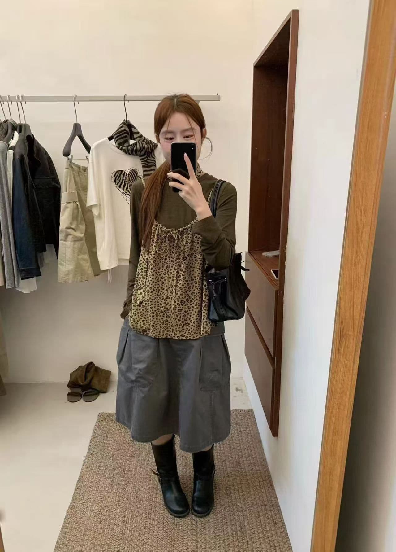 레트로 레오파드 무늬 캐미솔 단색 긴팔 티셔츠 여성 투피스 슈트 가을 작은 키 다용도 슬림해 보이는 맨위 상세 이미지 5