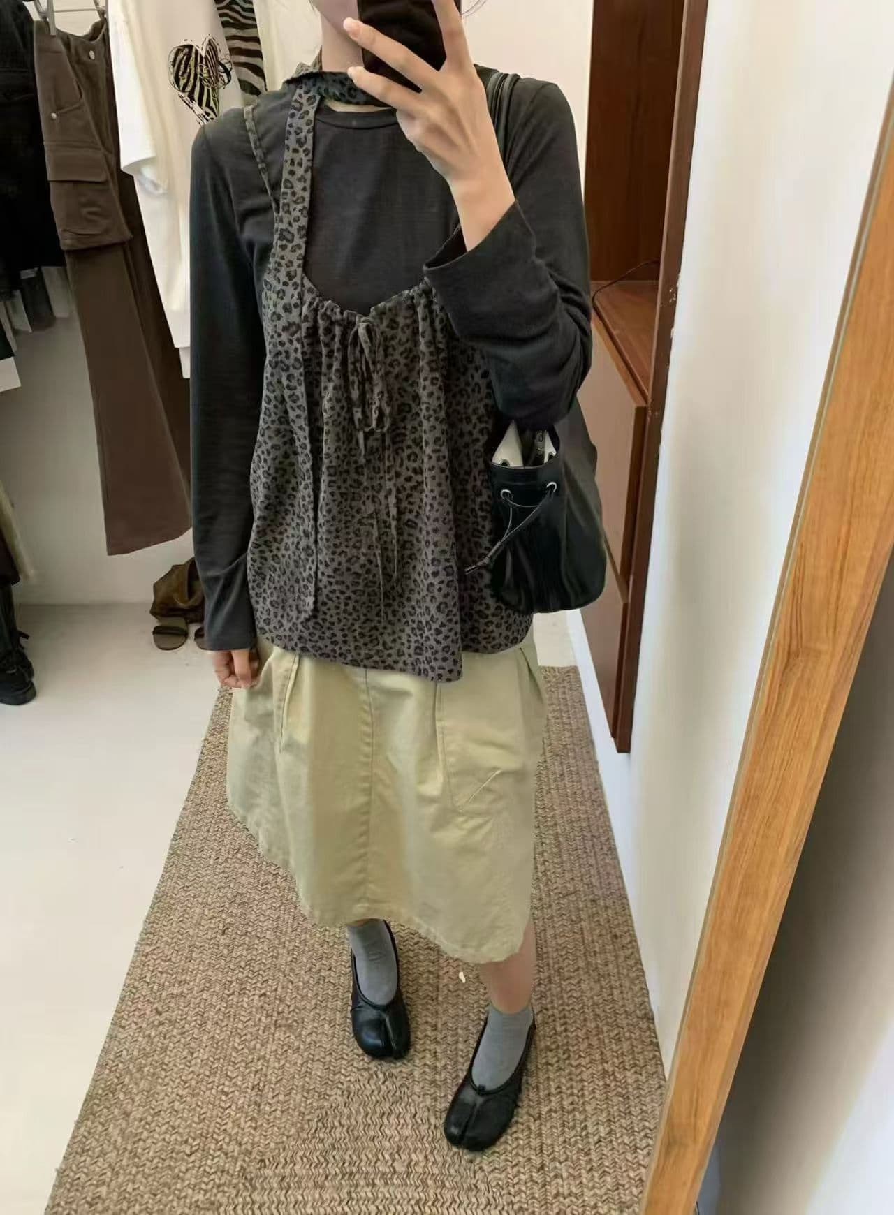 레트로 레오파드 무늬 캐미솔 단색 긴팔 티셔츠 여성 투피스 슈트 가을 작은 키 다용도 슬림해 보이는 맨위 상세 이미지 8