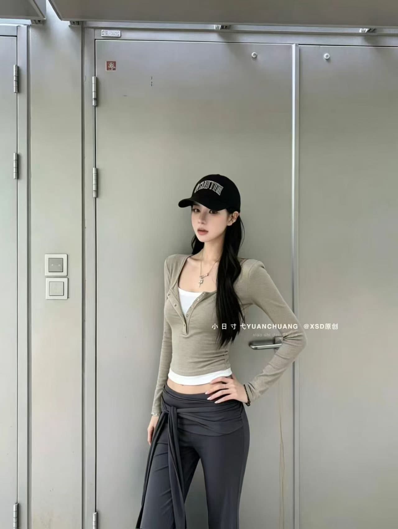 2026 이른 가을 새로운 아메리칸 레트로 페이크 레이어드 긴팔 티셔츠 여성 핫걸 기본 셔츠 맨위 상세 이미지 2