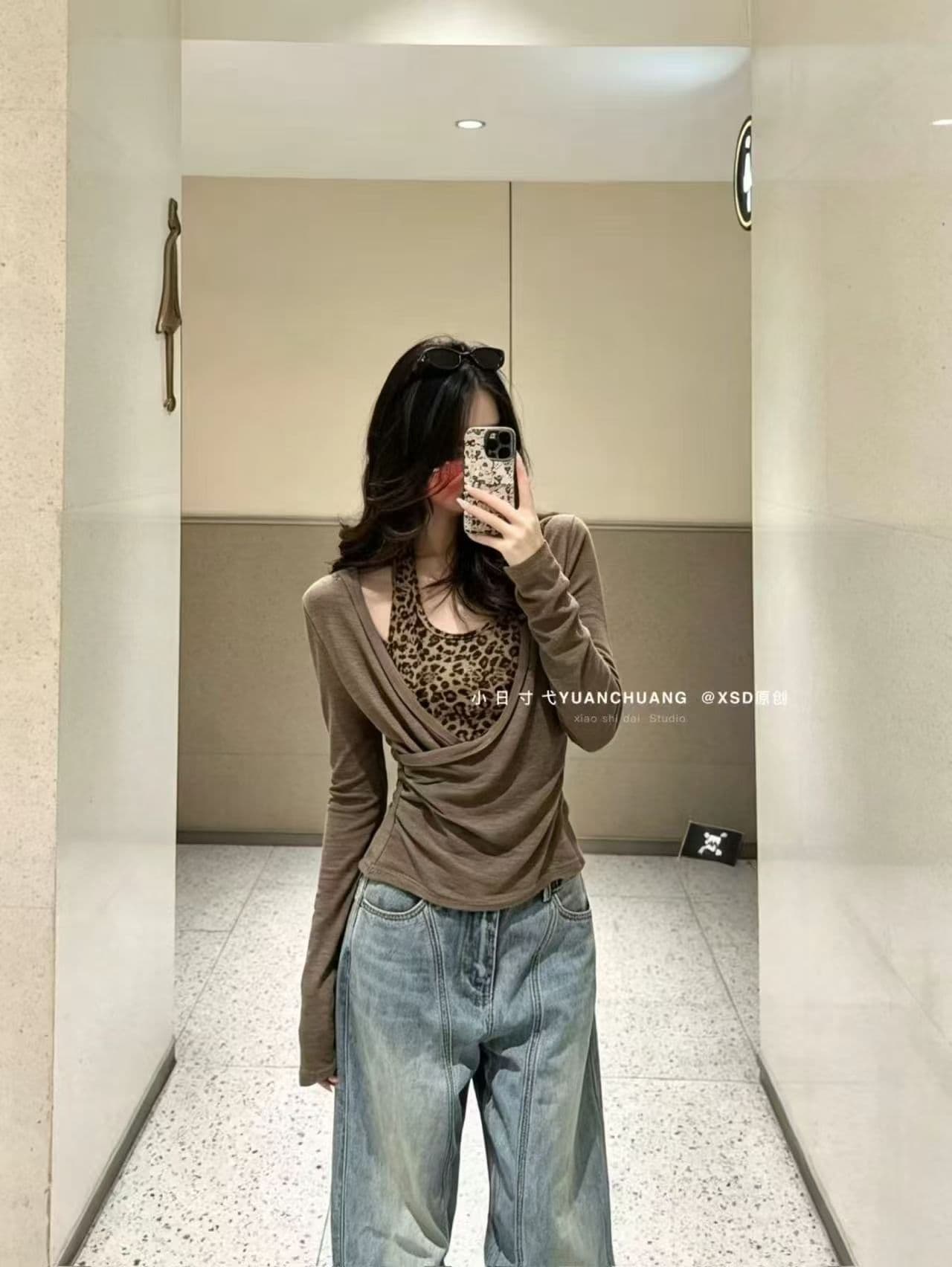 2026 가을 핫걸 레오파드 무늬 패치워크 페이크 레이어드 십자가 깊은 v 긴팔 티셔츠 여성 순수한 욕망 몸매 가꾸기 맨위 상세 이미지 5