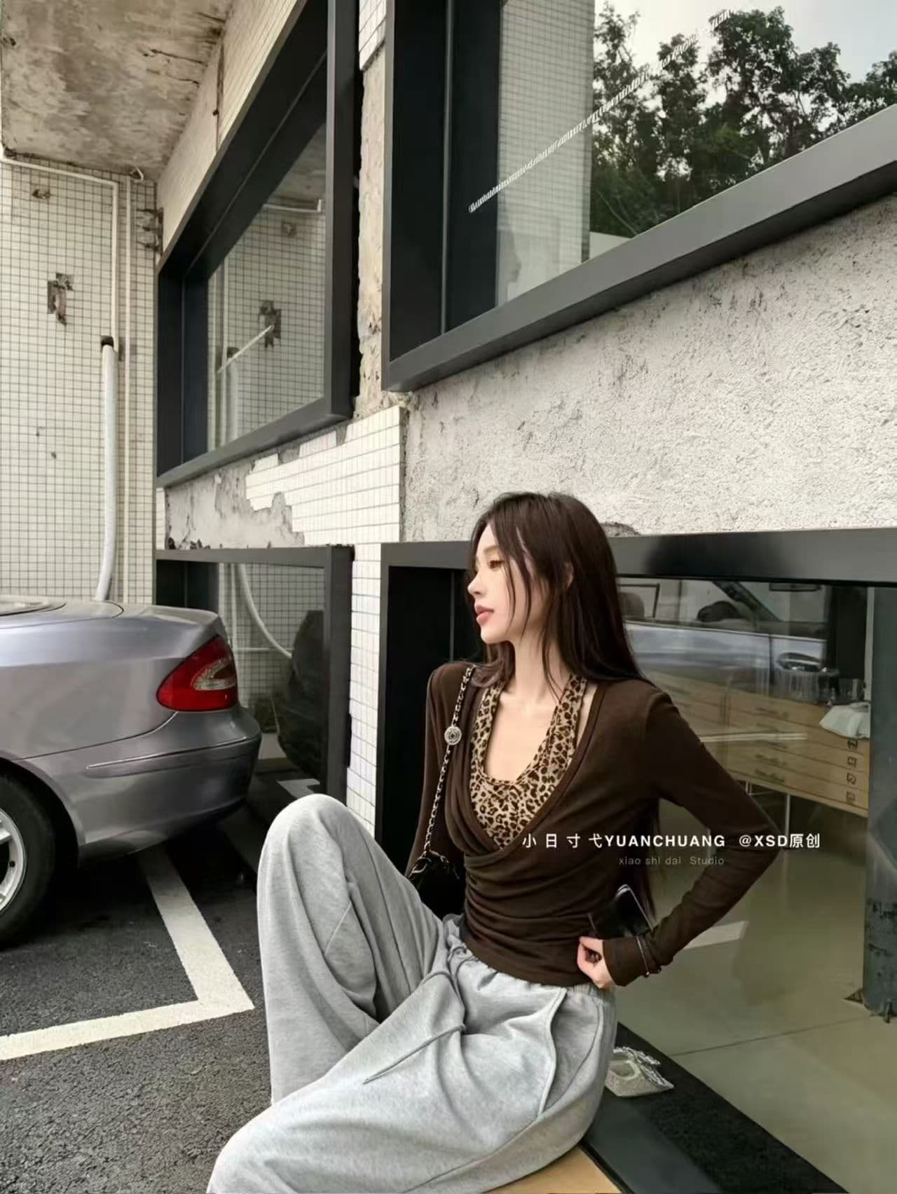 2026 가을 핫걸 레오파드 무늬 패치워크 페이크 레이어드 십자가 깊은 v 긴팔 티셔츠 여성 순수한 욕망 몸매 가꾸기 맨위 상세 이미지 8