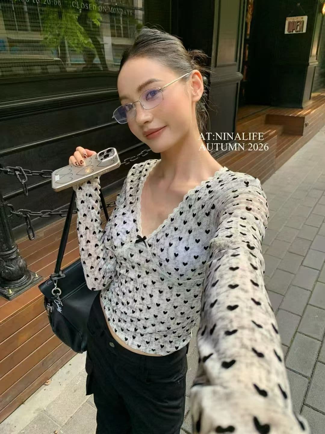 2025 이른 가을 새로운 프랑스식 빛 요리 한 하트 도트 무늬 가슴 패드 긴팔 티셔츠 여성 레이스 조각 만나는 맨위 이미지 2