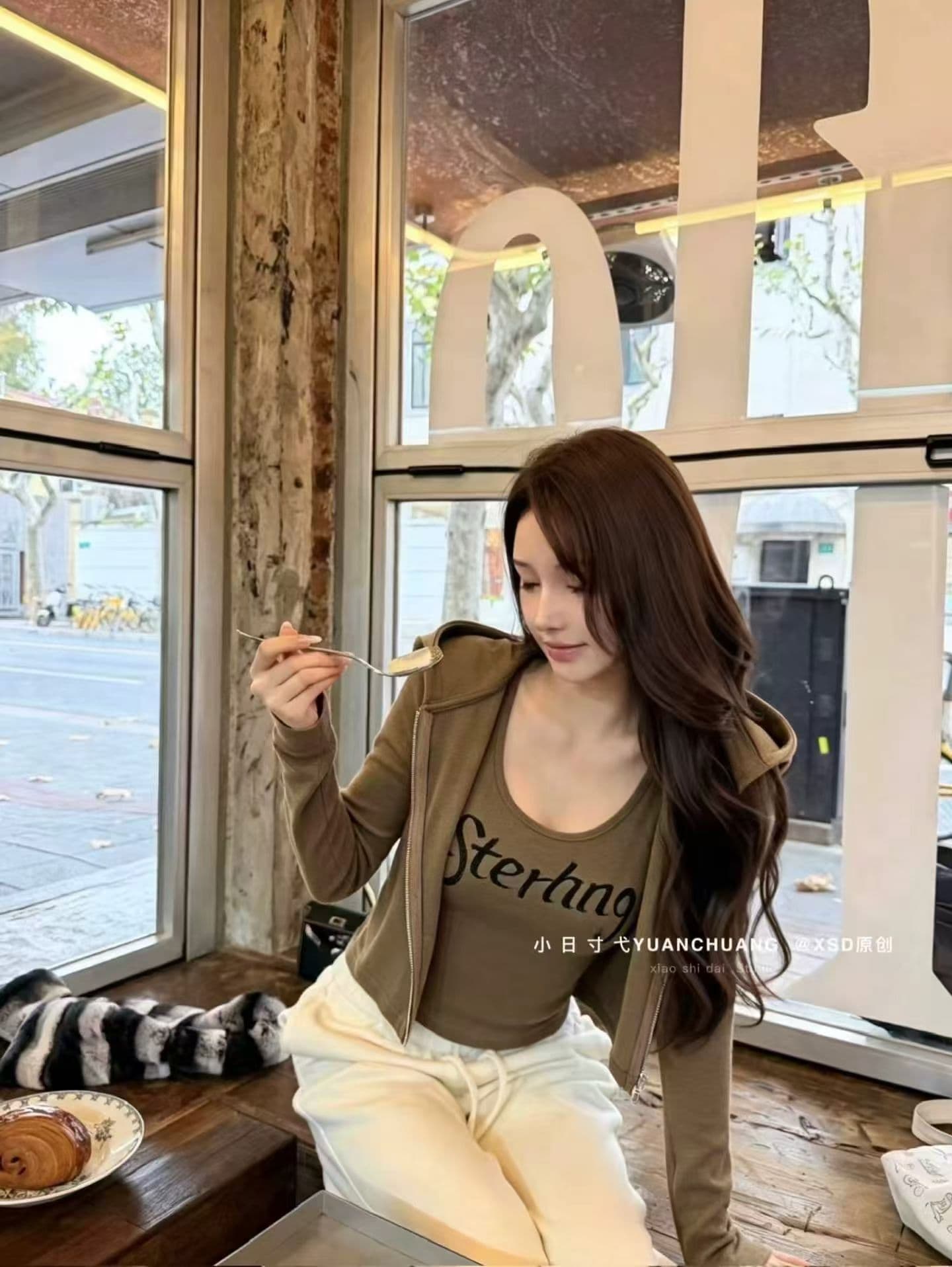 지퍼 후드 페이크 레이어드 긴팔 티셔츠 여성 2026 새로운 가을 몸매 가꾸기 허리 수축 맨위 이미지 4
