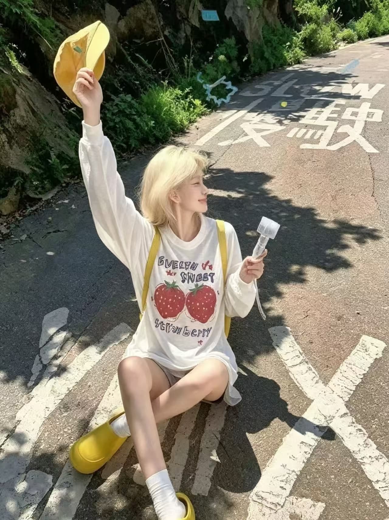 딸기 프린트 반팔 티셔츠 여성 2026 가을 루즈핏 다용도 기본 셔츠 켜기 상세 이미지 2