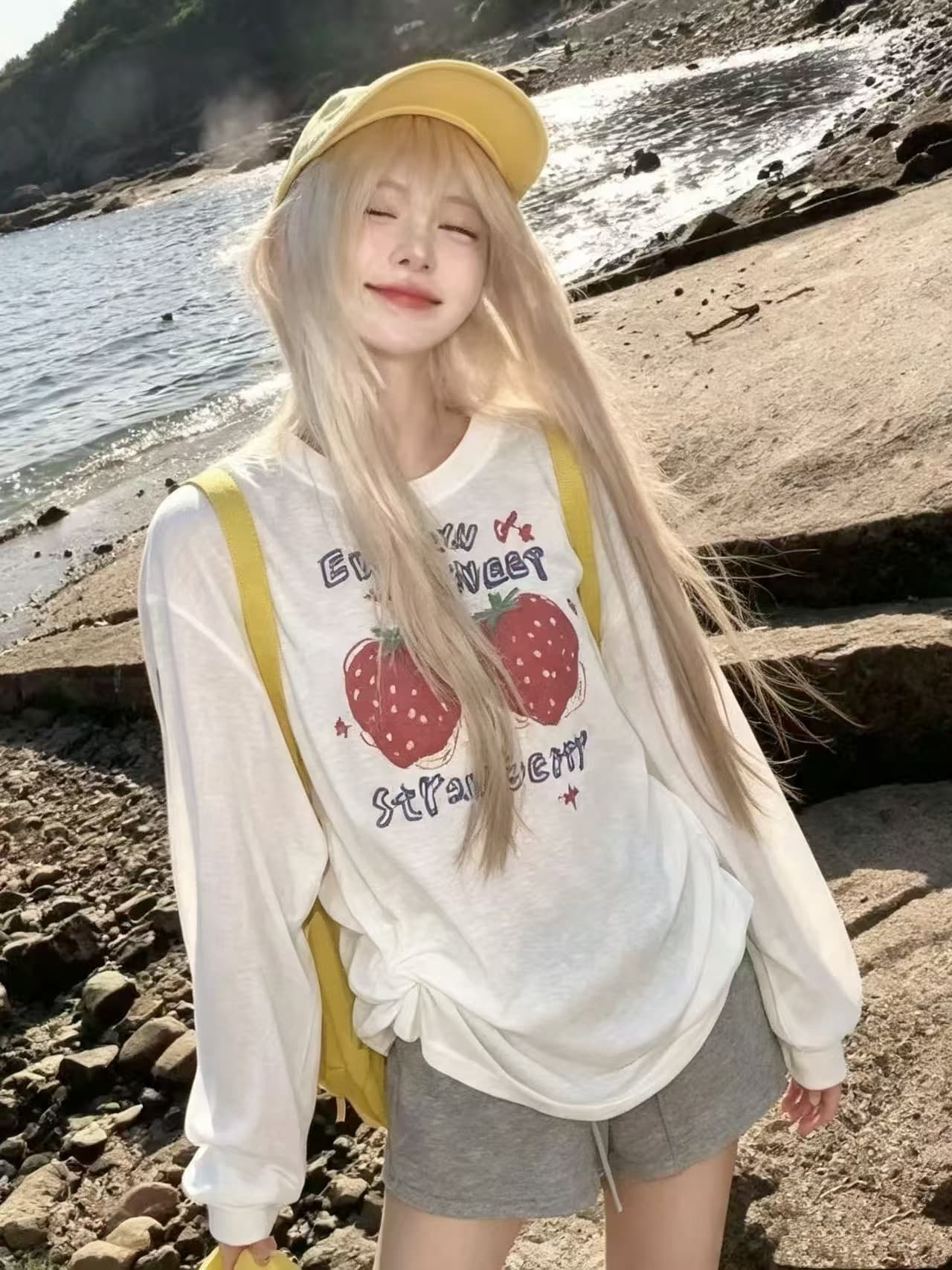딸기 프린트 반팔 티셔츠 여성 2026 가을 루즈핏 다용도 기본 셔츠 켜기 상세 이미지 4