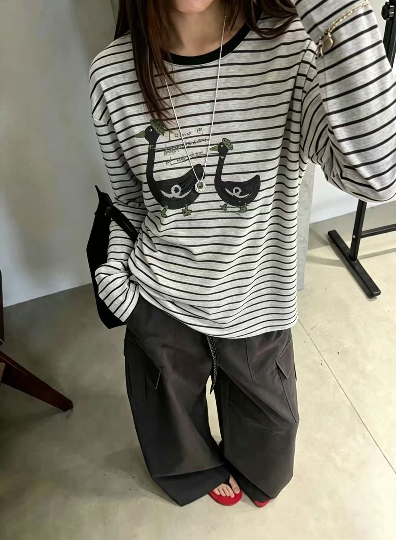 2026 가을 새로운 배색 라운드 넥 스트라이프 긴팔 티셔츠 여성 레저 루즈핏 슬림해 보이는 연령 감소 맨위 트렌디