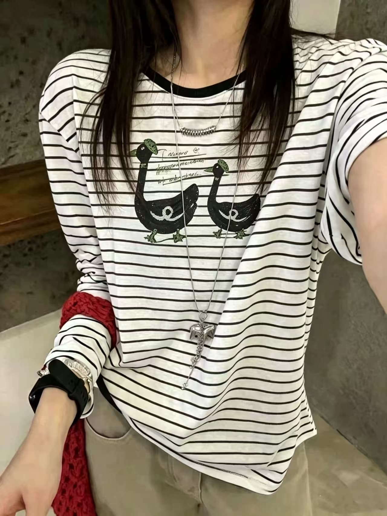 2026 가을 새로운 배색 라운드 넥 스트라이프 긴팔 티셔츠 여성 레저 루즈핏 슬림해 보이는 연령 감소 맨위 트렌디 이미지 2