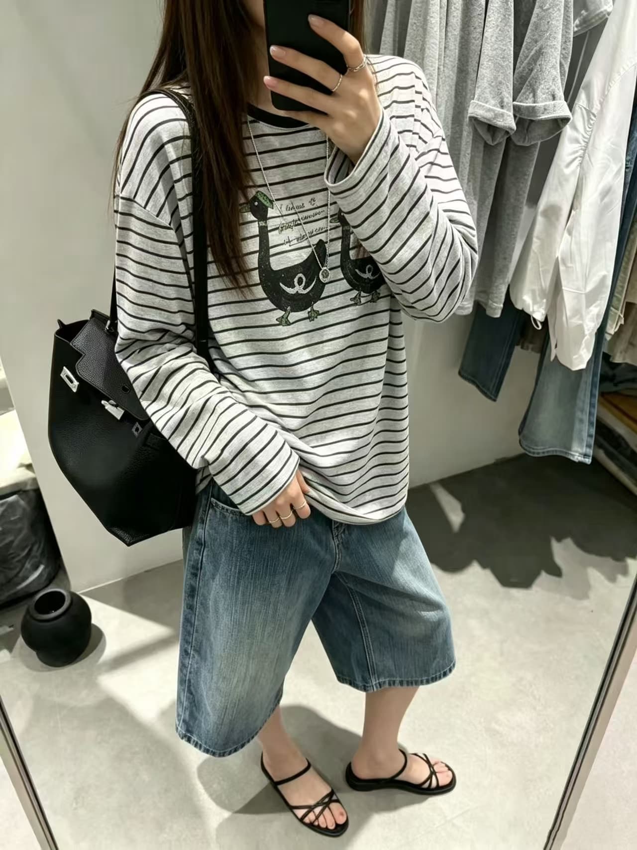 2026 가을 새로운 배색 라운드 넥 스트라이프 긴팔 티셔츠 여성 레저 루즈핏 슬림해 보이는 연령 감소 맨위 트렌디 상세 이미지 3