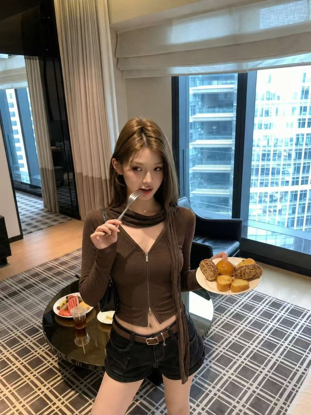 지퍼 긴팔 티셔츠 가을 겨울 2026 몸매 가꾸기 새로운 슬림해 보이는 작은 대중 만나는 품격 켜기 벨트 스카프 이미지 3