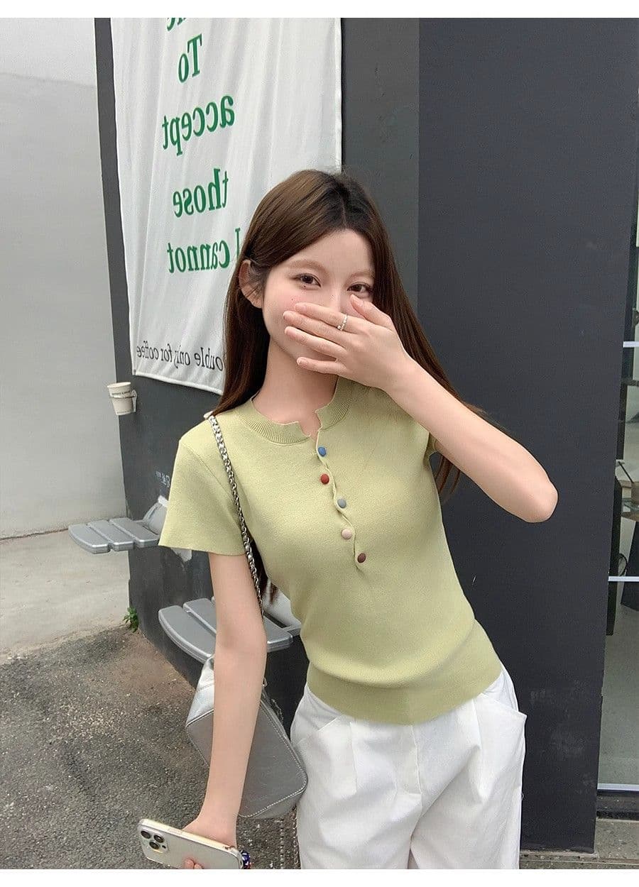 여름 도파민 착용 가져 가라. 2025 새로운 니트 반팔 티셔츠 여성 몸매 가꾸기 슬림해 보이는 핫걸 쇼트 스타일 긍정적 인 어깨 상세 이미지 14