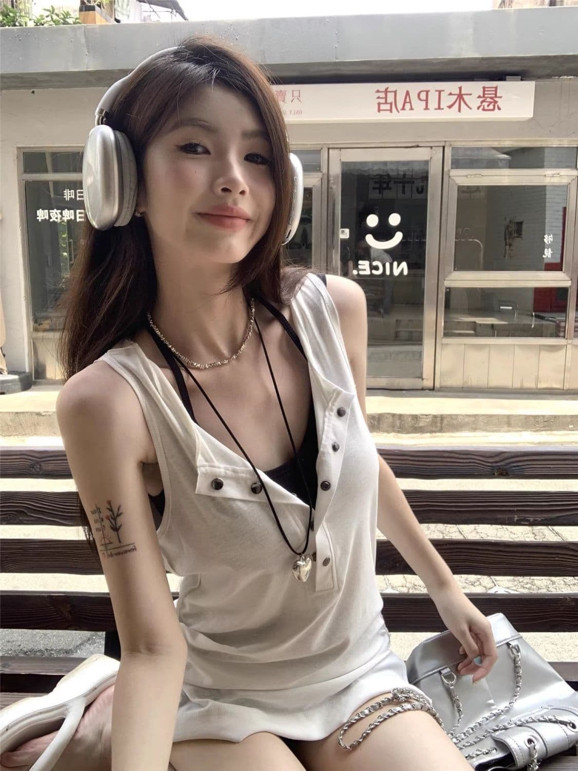 원본 이미지 원본 원단 느긋한 바람 단추 민소매 슬립 여성 조끼 화이트 몸매 가꾸기 중간 길이 상세 이미지 7