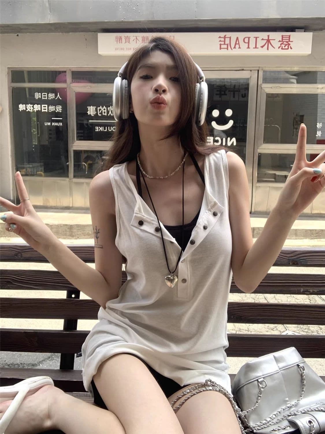 원본 이미지 원본 원단 느긋한 바람 단추 민소매 슬립 여성 조끼 화이트 몸매 가꾸기 중간 길이 상세 이미지 8