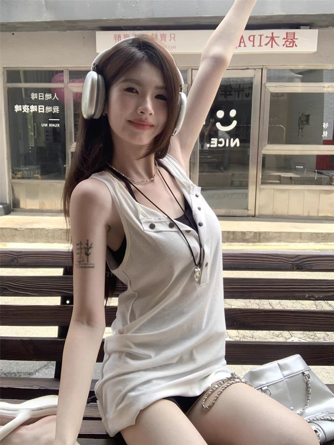 원본 이미지 원본 원단 느긋한 바람 단추 민소매 슬립 여성 조끼 화이트 몸매 가꾸기 중간 길이 상세 이미지 9