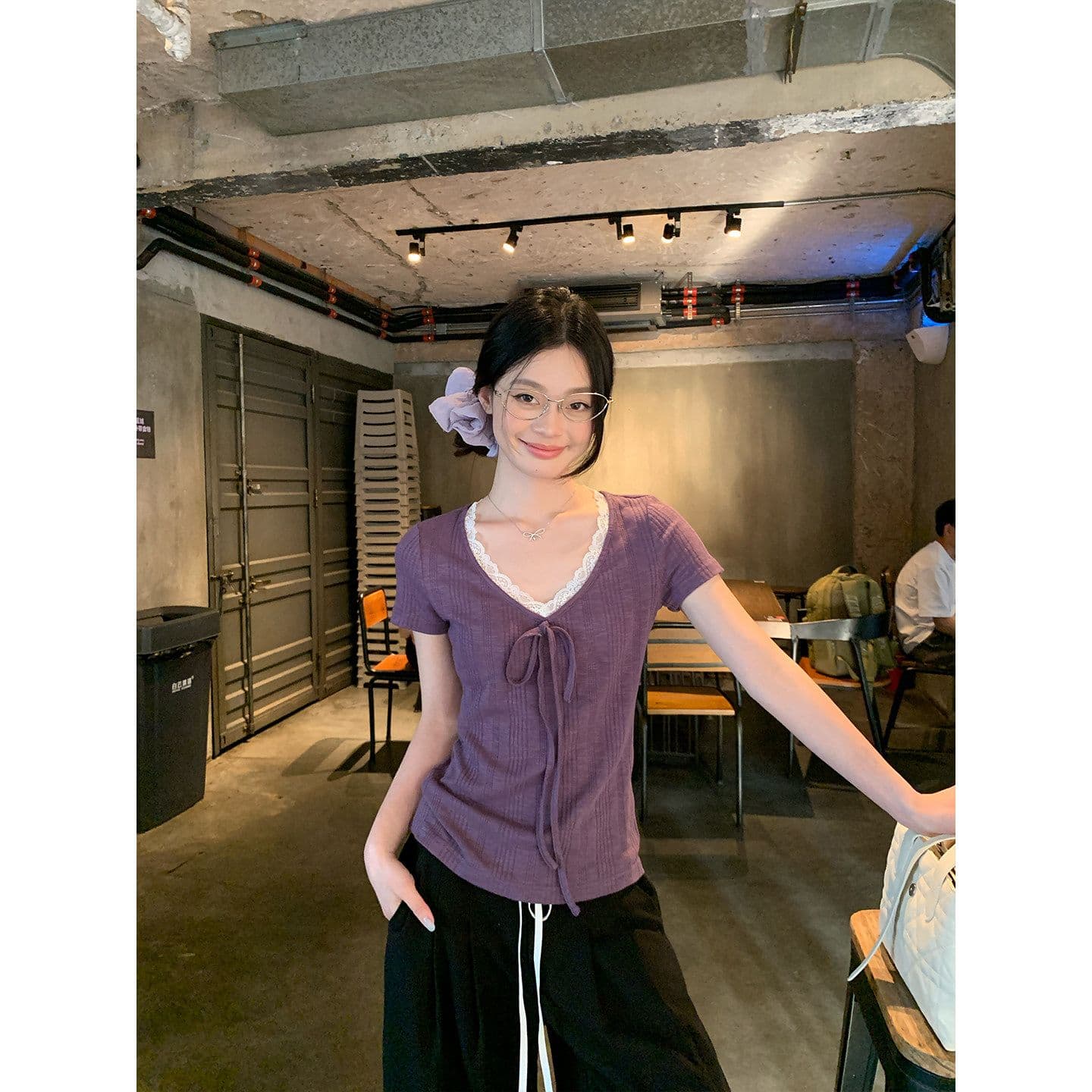 송 긍정적 인 En 보라색 V넥 레이스 스트랩 반팔 티셔츠 여성 여름 한 부서 몸매 가꾸기 슬림해 보이는 긍정적 인 어깨 다용도 작은 맨위