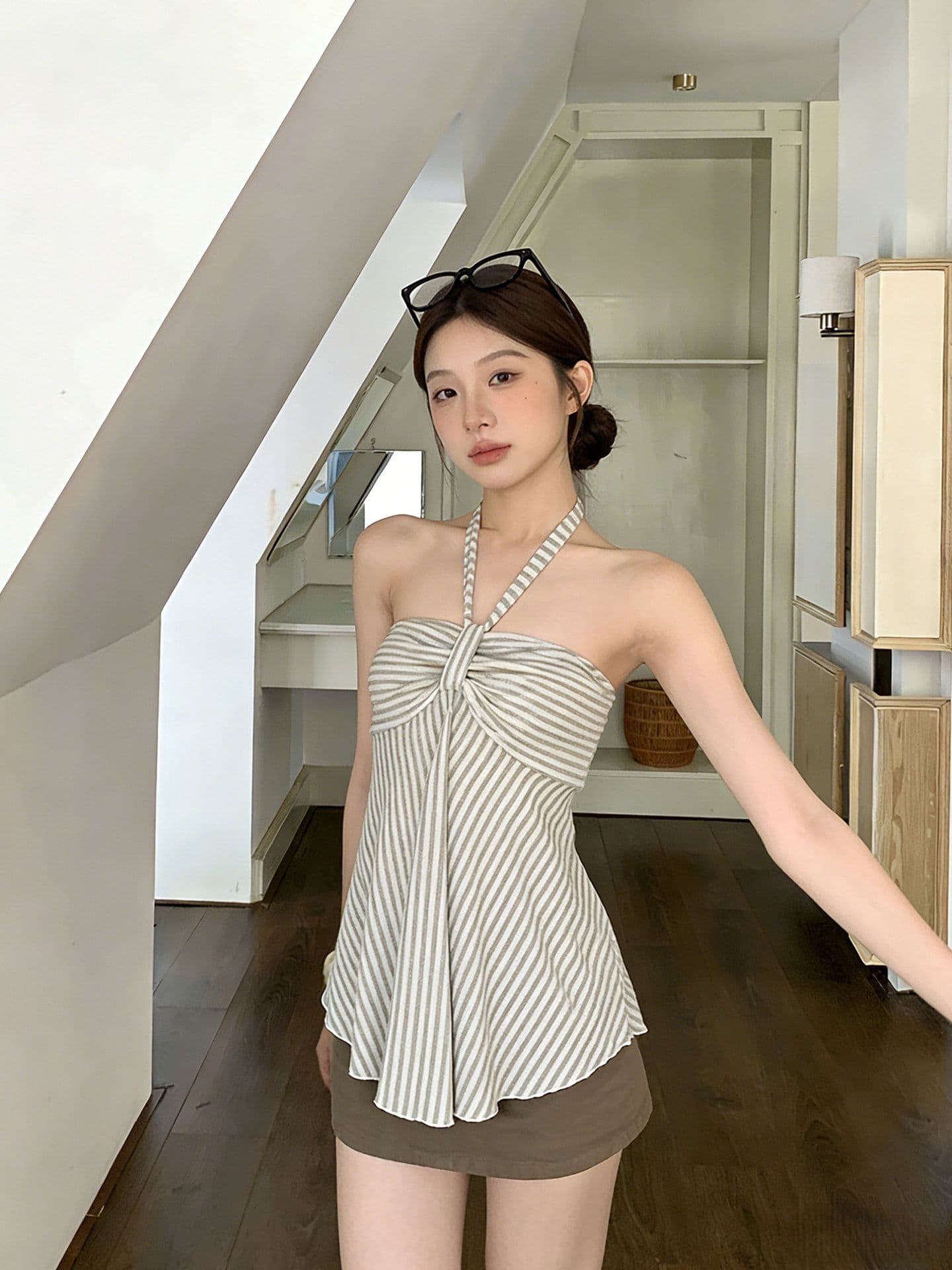 femalepilot 핫걸 바람 백리스 쇼트 스타일 스트라이프 튜브탑 여름 새로운 디자인 센스 민소매 행침 목 맨위 상세 이미지 3