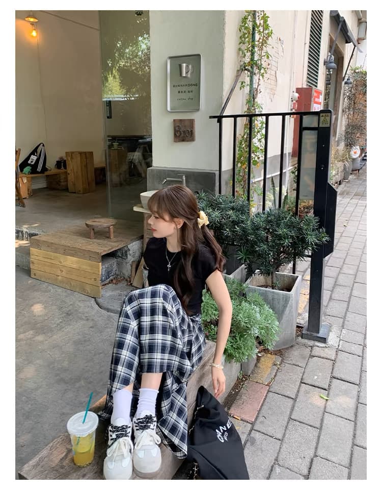 흑인과 백인 체크무늬 품격 슬림해 보이는 레트로 치마 반 스커트 여름 롱 스커트 여성 디자인 센스 패션 반신 스커트 상세 이미지 8