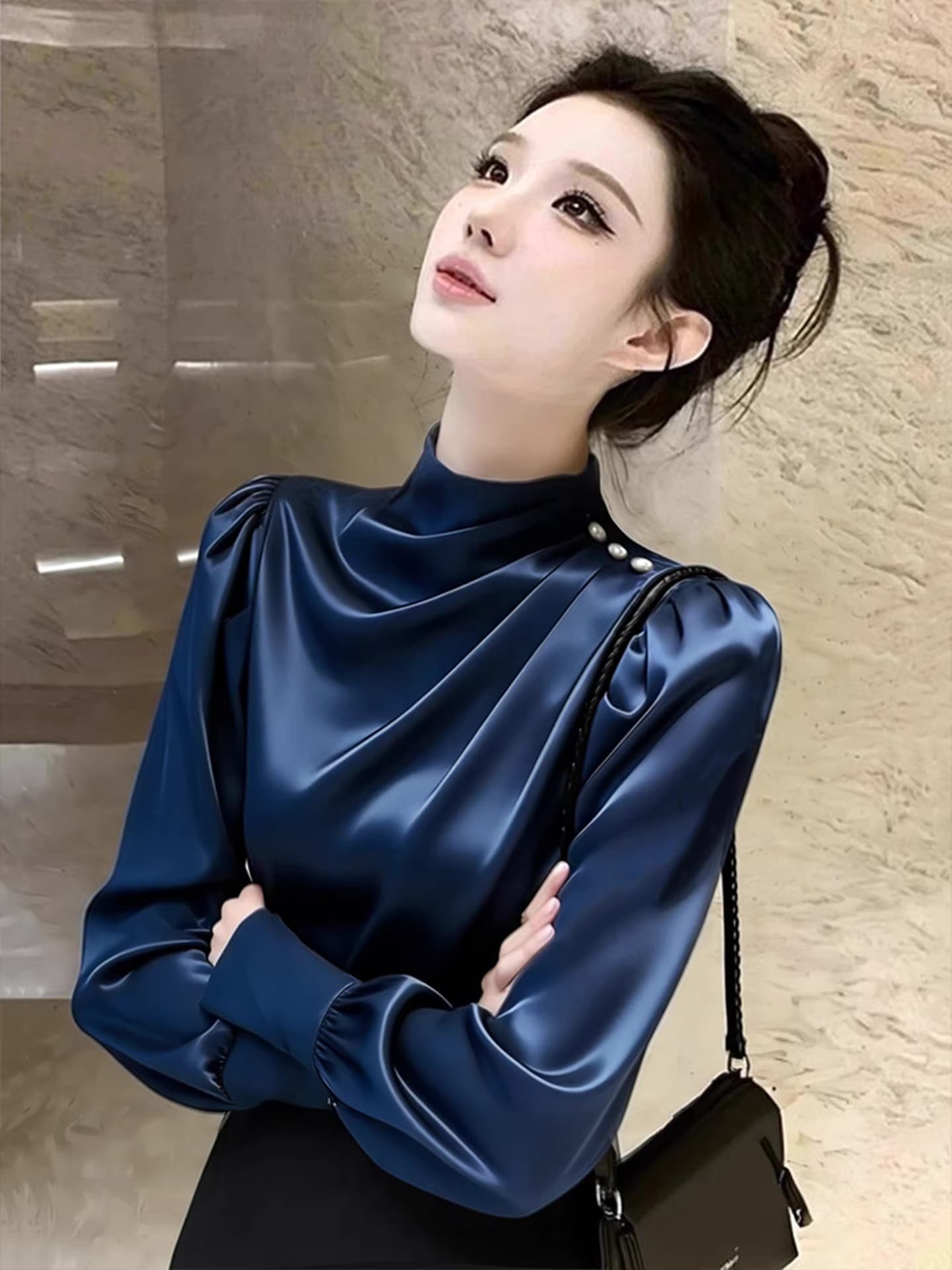 2026 봄 새로운 아름다운 자이언트 잘 생긴 부드러운 연령 감소 품격 빛 사람들 코치 착용 가져 가라. 블루 색상 새틴 셔츠 상세 이미지 2