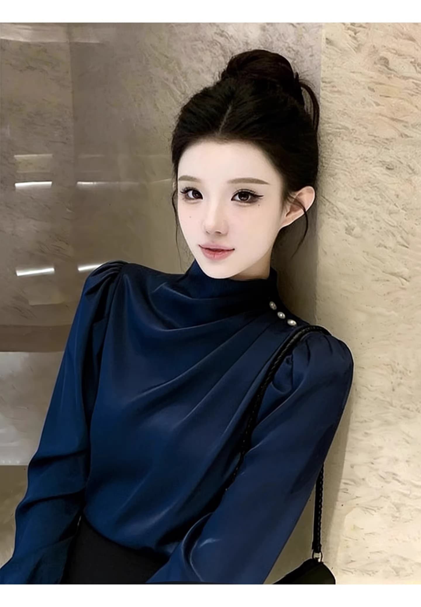 2026 봄 새로운 아름다운 자이언트 잘 생긴 부드러운 연령 감소 품격 빛 사람들 코치 착용 가져 가라. 블루 색상 새틴 셔츠 상세 이미지 4
