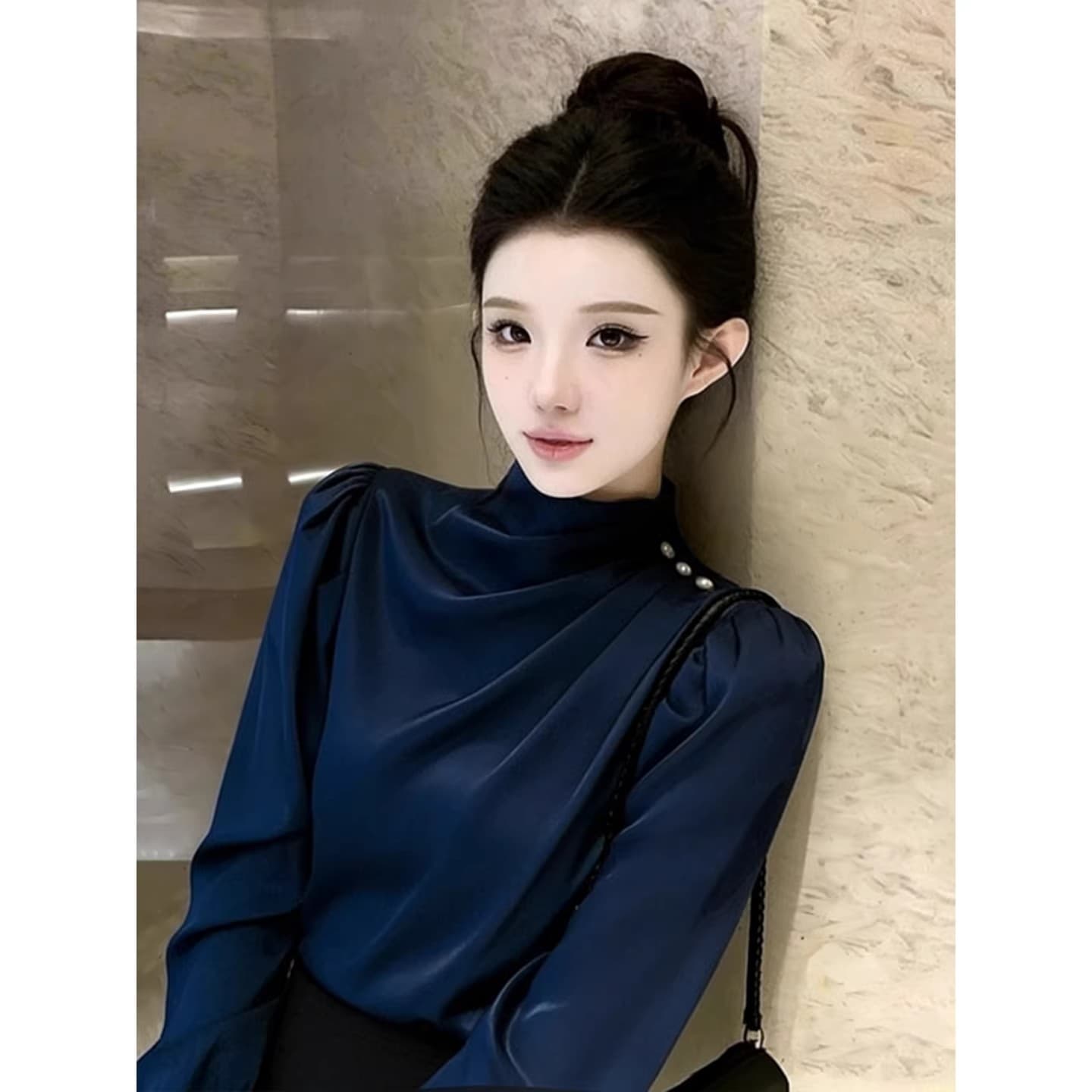 2026 봄 새로운 아름다운 자이언트 잘 생긴 부드러운 연령 감소 품격 빛 사람들 코치 착용 가져 가라. 블루 색상 새틴 셔츠 상세 이미지 9