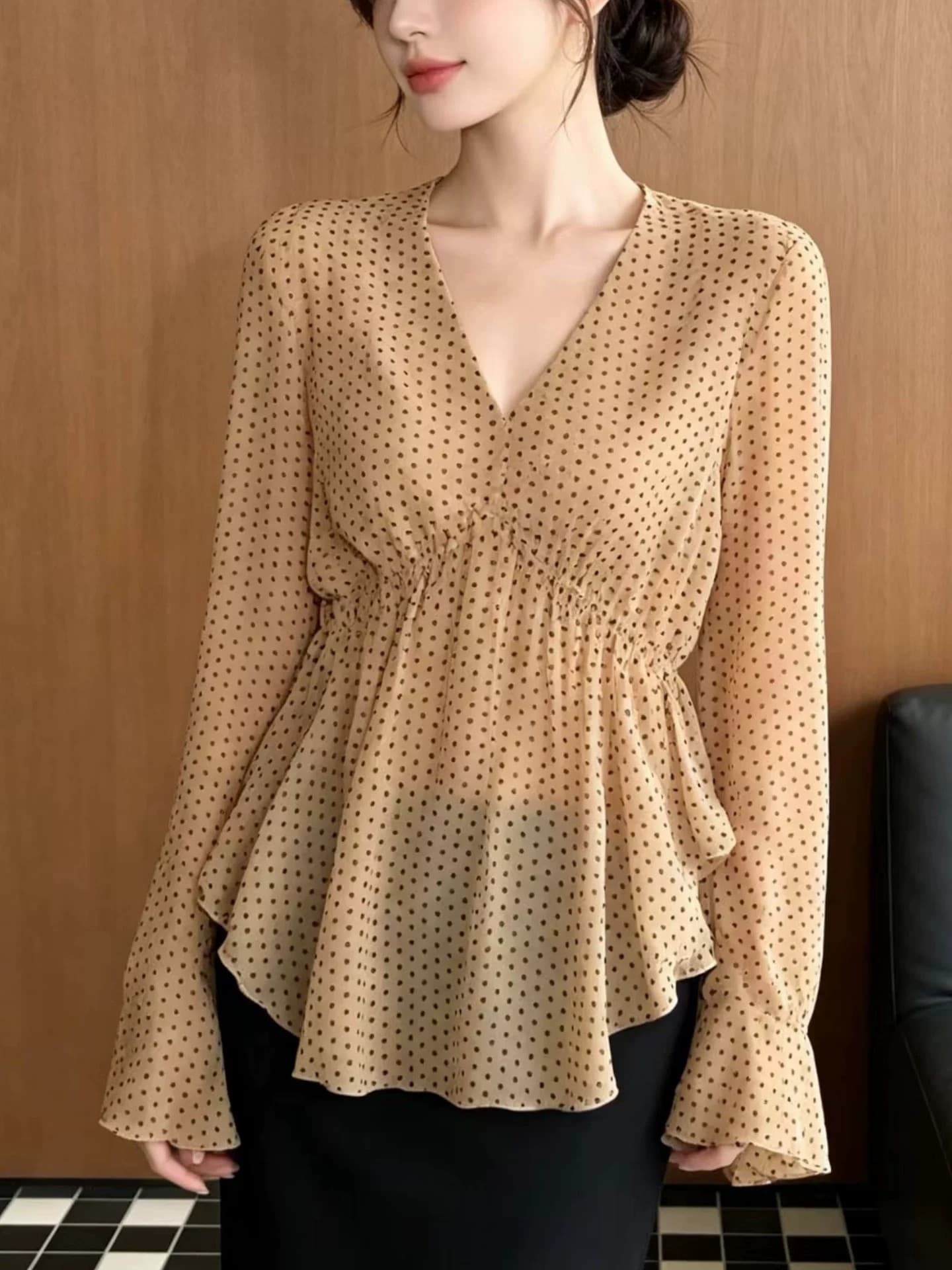 프랑스식 빛 럭셔리 도트 무늬 V넥 시폰 셔츠 여성 여름 새로운 고유 한 Chic 루즈핏 다용도 슬림해 보이는 얇은 스타일 맨위 상세 이미지 2