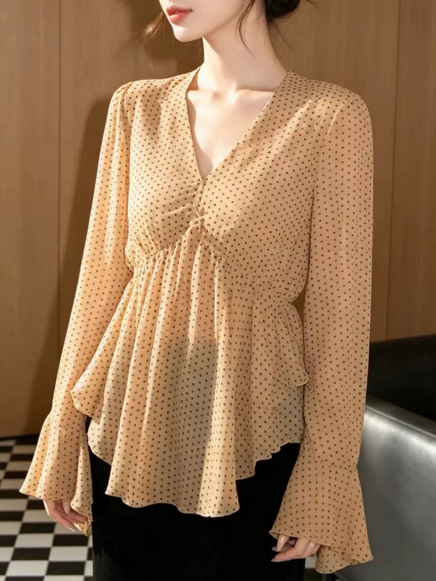 프랑스식 빛 럭셔리 도트 무늬 V넥 시폰 셔츠 여성 여름 새로운 고유 한 Chic 루즈핏 다용도 슬림해 보이는 얇은 스타일 맨위 상세 이미지 6