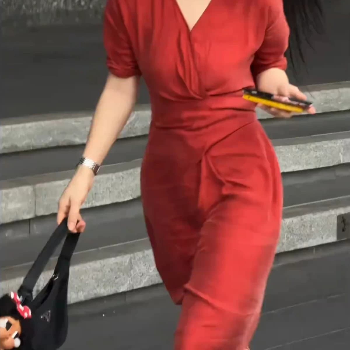 항구 바람 고급 센스 빛 럭셔리 롱 스커트 여성 2026 여름 새로운 레트로 분위기 센스 디스플레이 화이트 허리 수축 외국 가스 드레스 이미지 4