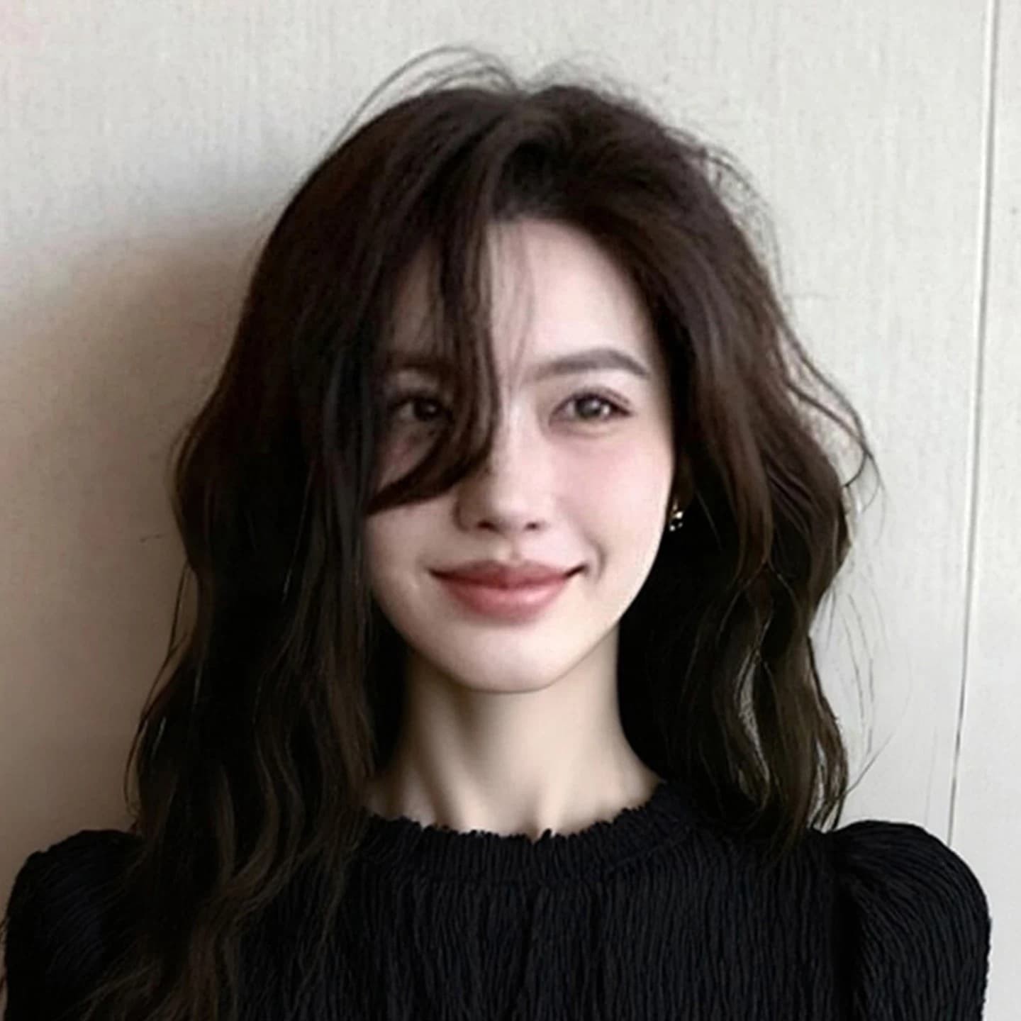 빛 럭셔리 바람 고급 센스 품격 검정색 여성 셔츠 봄 2026 새로운 디자인 센스 작은 대중 셔츠 슬림해 보이는 맨위 상세 이미지 14