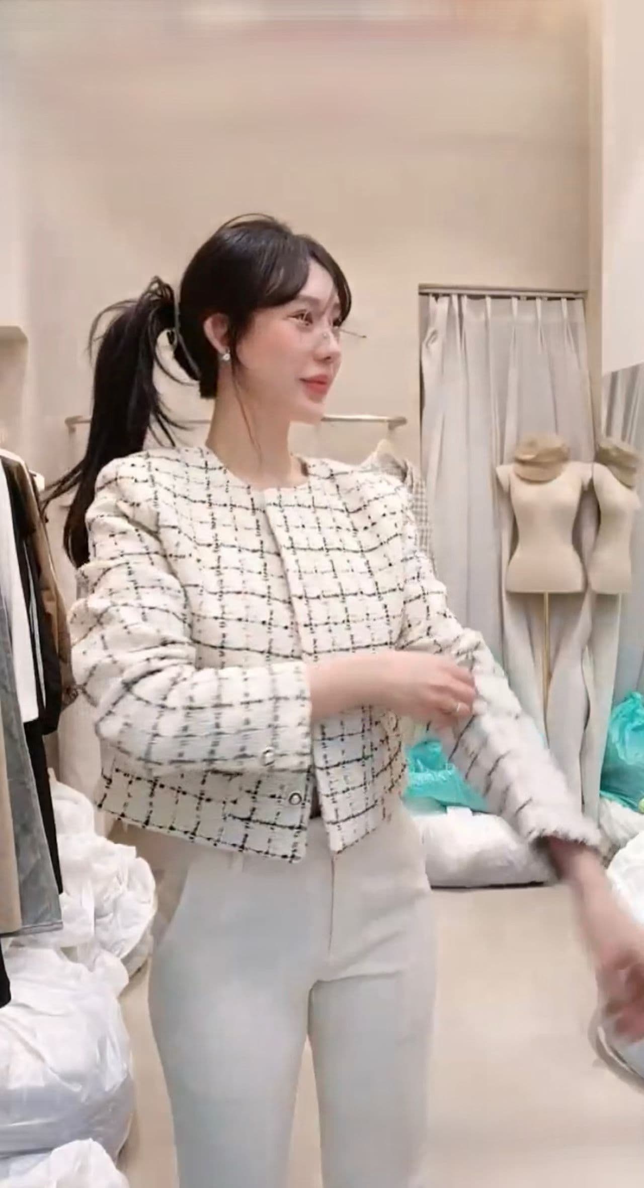 작은 샤넬 스타일 짧은 외투 이미지 4