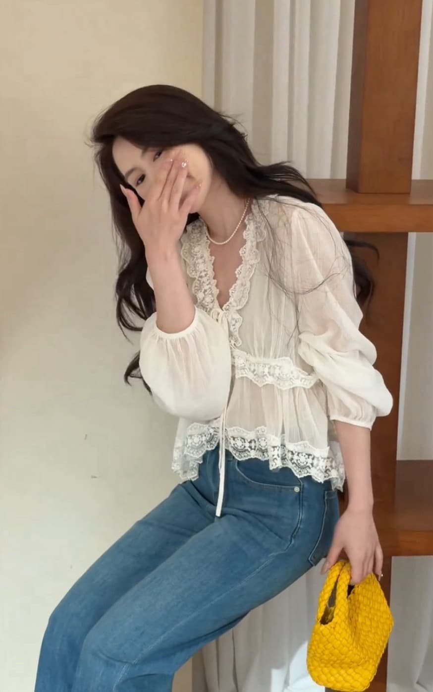 프랑스식 부드러운 바람 레이스 레이스 V넥 쉬폰 블라우스 여성 긴 소매 레이스 업 셔츠 몸매 가꾸기 슬림해 보이는 분위기 센스 맨위 이미지 2