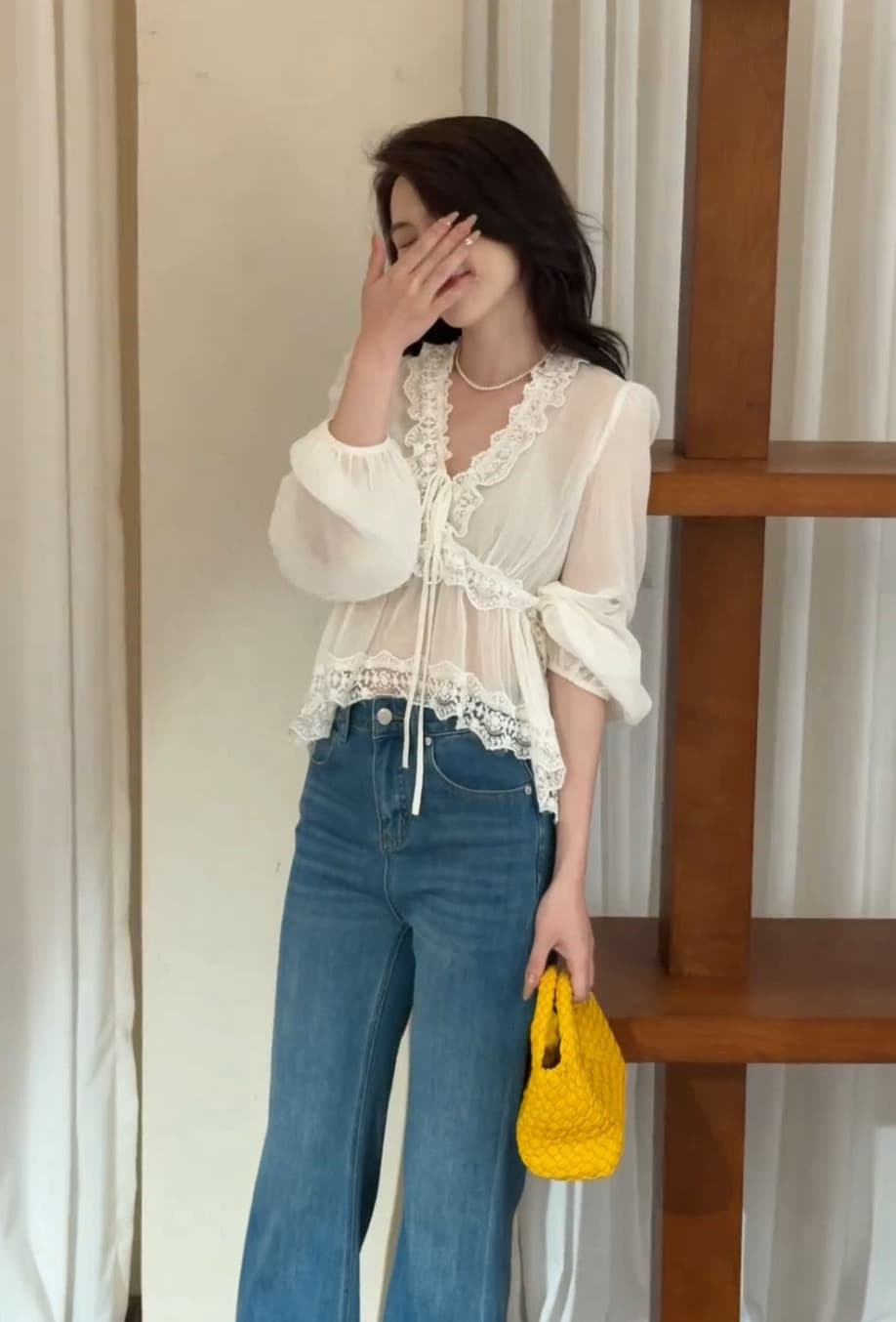 프랑스식 부드러운 바람 레이스 레이스 V넥 쉬폰 블라우스 여성 긴 소매 레이스 업 셔츠 몸매 가꾸기 슬림해 보이는 분위기 센스 맨위 이미지 4