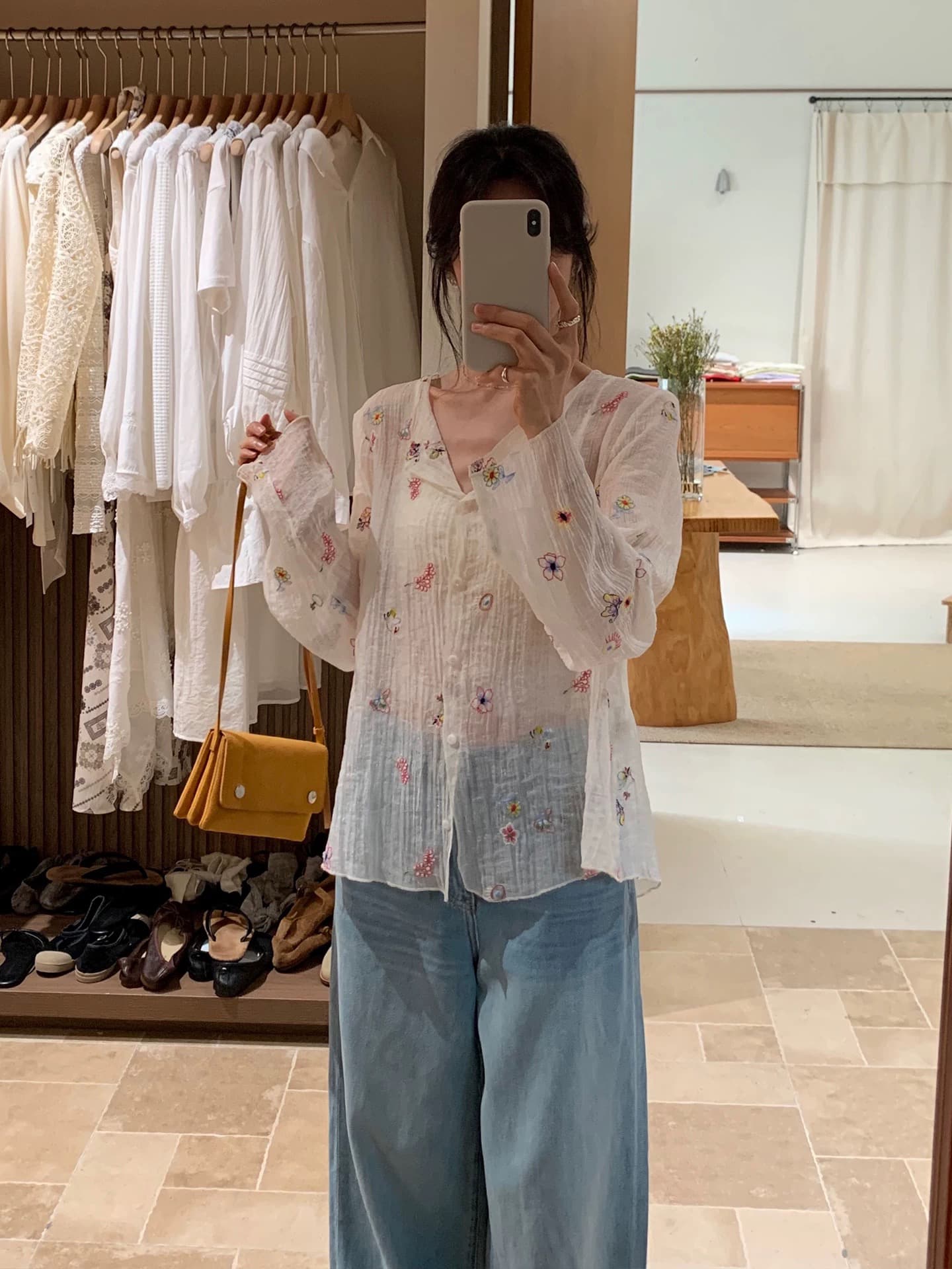 ynvn 한 부서 자수 꽃무늬 자외선 차단 여성 셔츠 얇은 스타일 긴팔 디자인 센스 작은 대중 맨위 2026 봄 여름 새로운 상세 이미지 3
