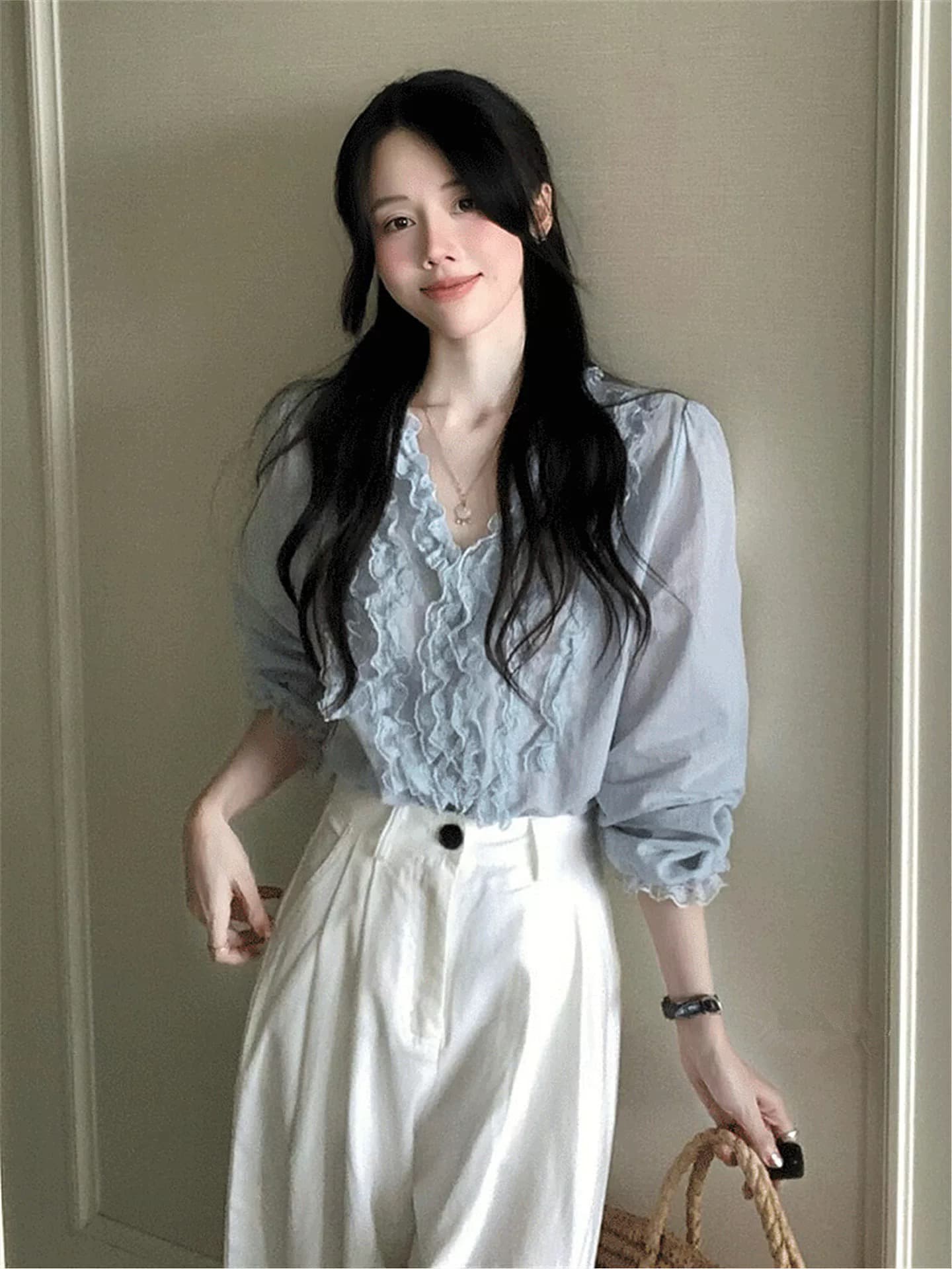 화이트 레이스 조각 V넥 거품 소매 루즈핏 여성 셔츠 2026 여름 프랑스식 고유 한 아름다운 휴가 맨위 이미지 3