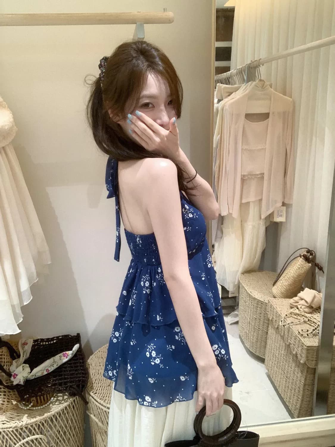 파란색 꽃무늬 행침 목 민소매 조끼 여성 2026 여름 새로운 순수한 욕망 바람 몸매 가꾸기 아름다움 뒤로 외출용 연령 감소 맨위 이미지 4