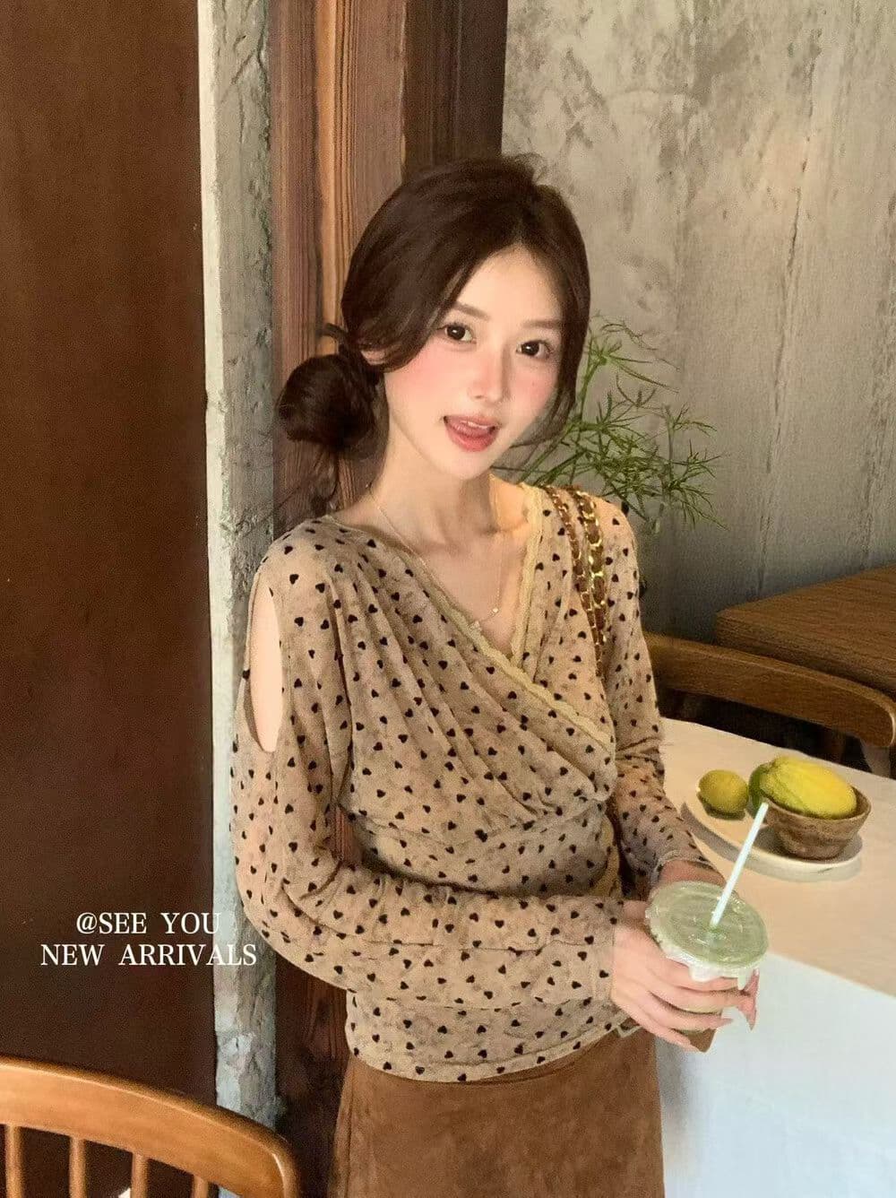 한국 스타일 순수한 욕망 바람 V넥 레이스 레이스 패치워크 하트 도트 무늬 긴팔 티셔츠 여성 새로운 기본 셔츠 허리 수축 맨위